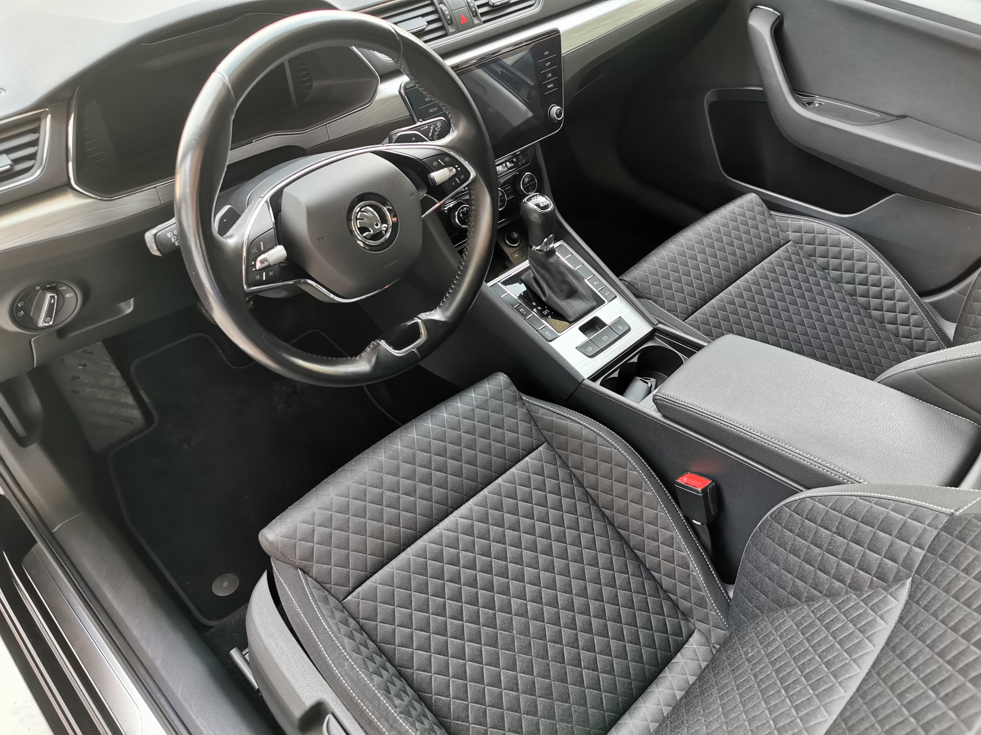 SKODA Superb Combi 2.0 TDi Ambition 4x4 DSG-image-5