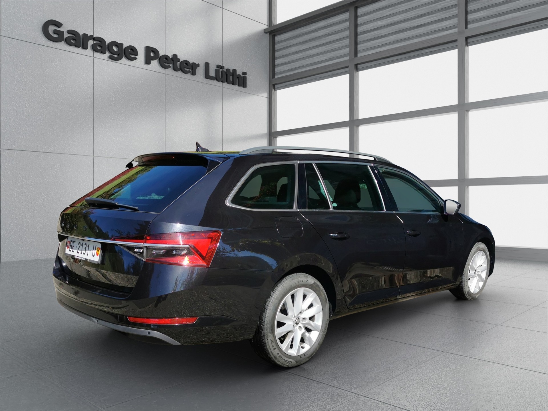 SKODA Superb Combi 2.0 TDi Ambition 4x4 DSG-image-1