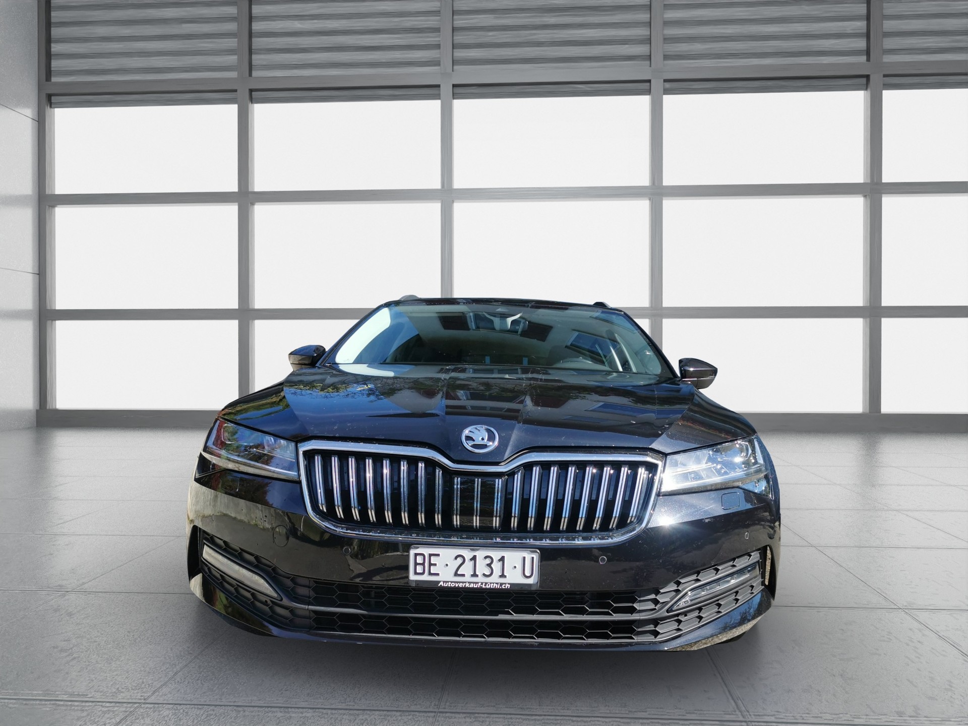 SKODA Superb Combi 2.0 TDi Ambition 4x4 DSG-image-2