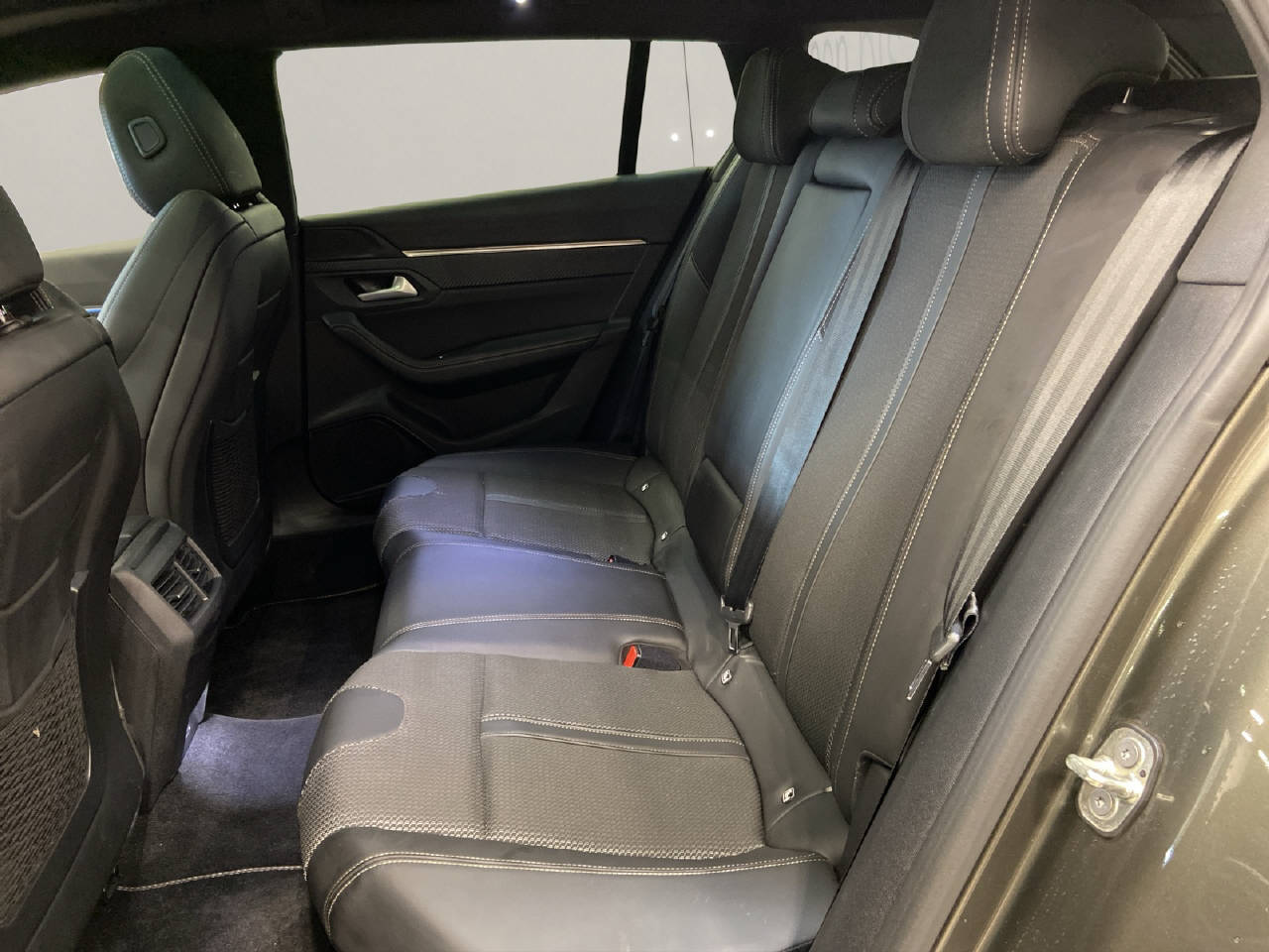 PEUGEOT 508 SW 1.6 Plug-in Hybrid GT Line-image-9