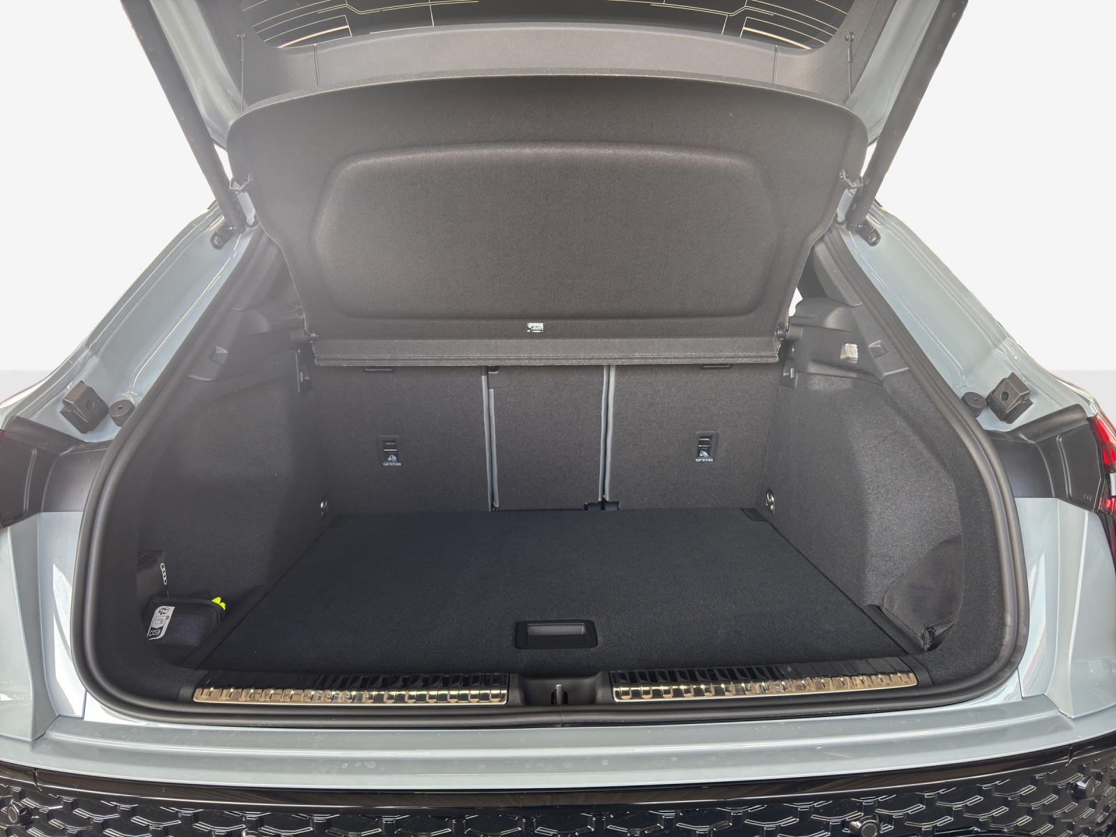 AUDI Q3 SUV TFSI quattro 195 kW S tronic-image-12