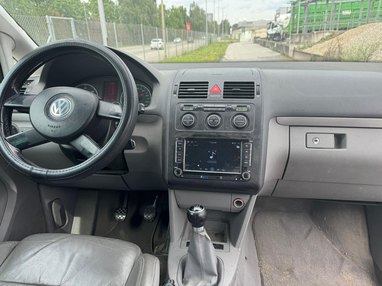VW Touran 2.0 TDI Highline-image-5