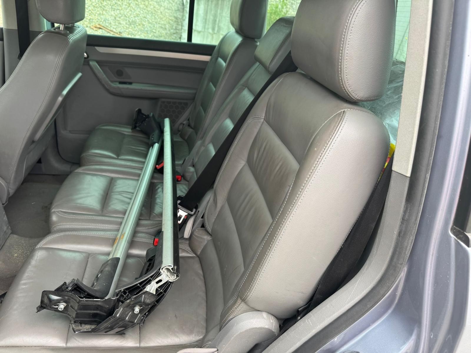VW Touran 2.0 TDI Highline-image-8