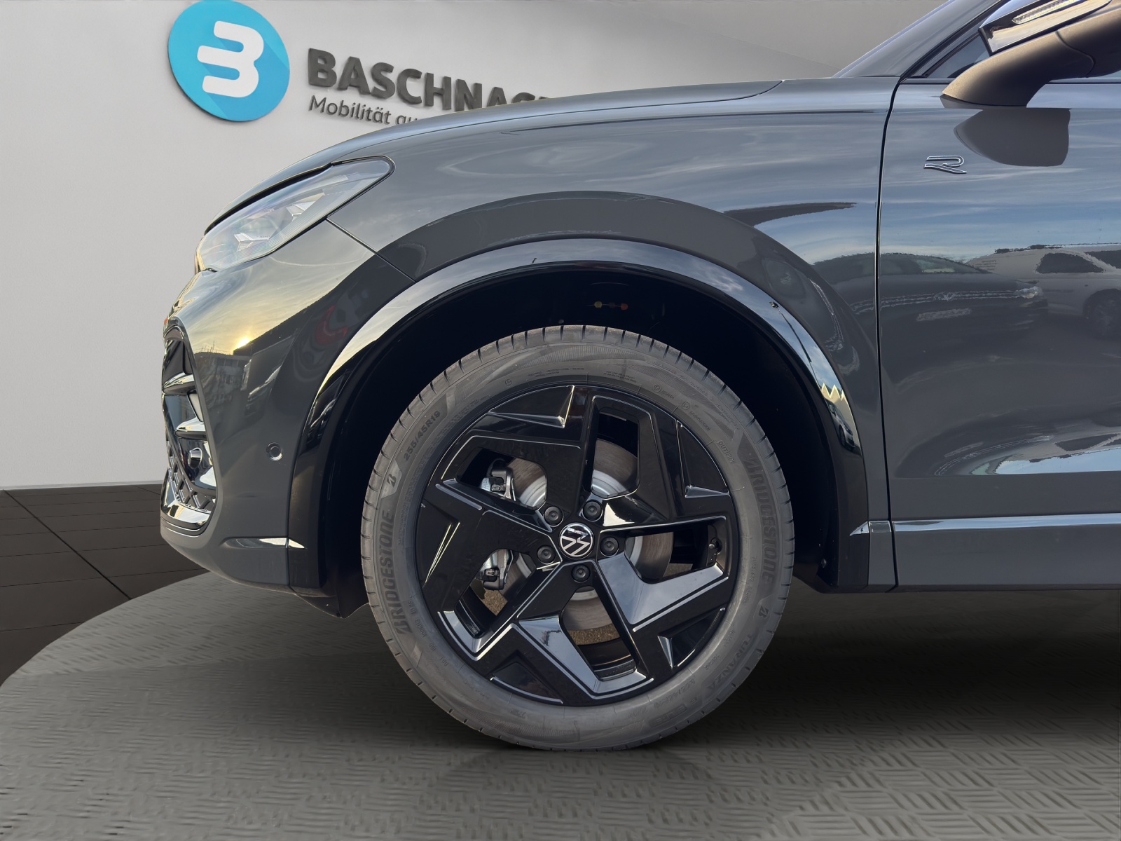 VW Tiguan 2.0 TDI SCR R-Line 4Motion DSG-image-6