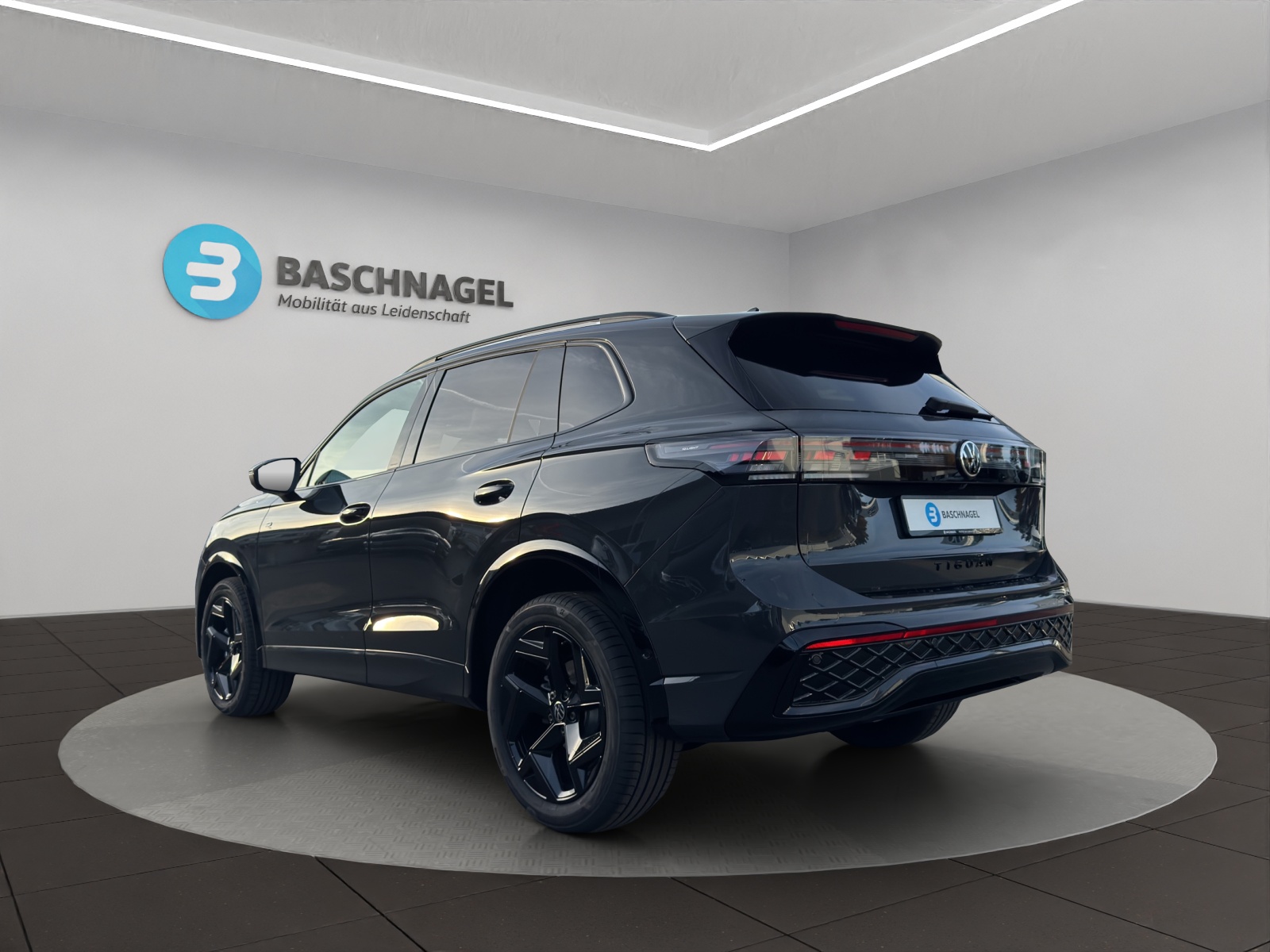 VW Tiguan 2.0 TDI SCR R-Line 4Motion DSG-image-2