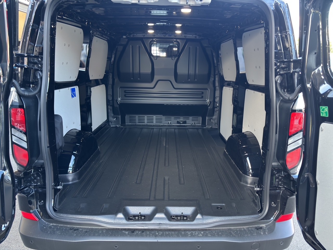 FORD Transit C Van 320 L1 2.0 EcoBlue 136 Trend-image-11