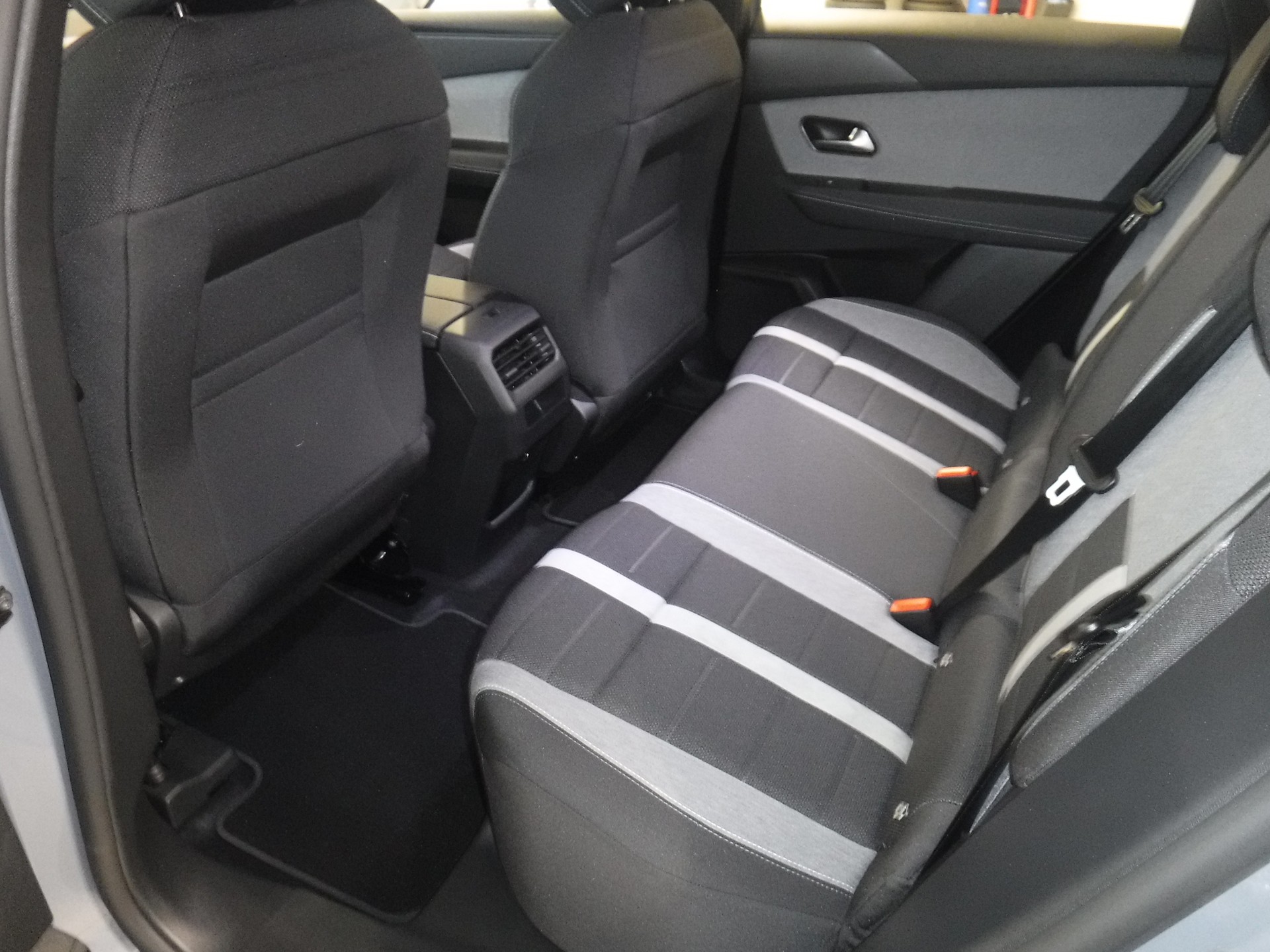 OPEL Grandland Elektro 73kWh Edition-image-4