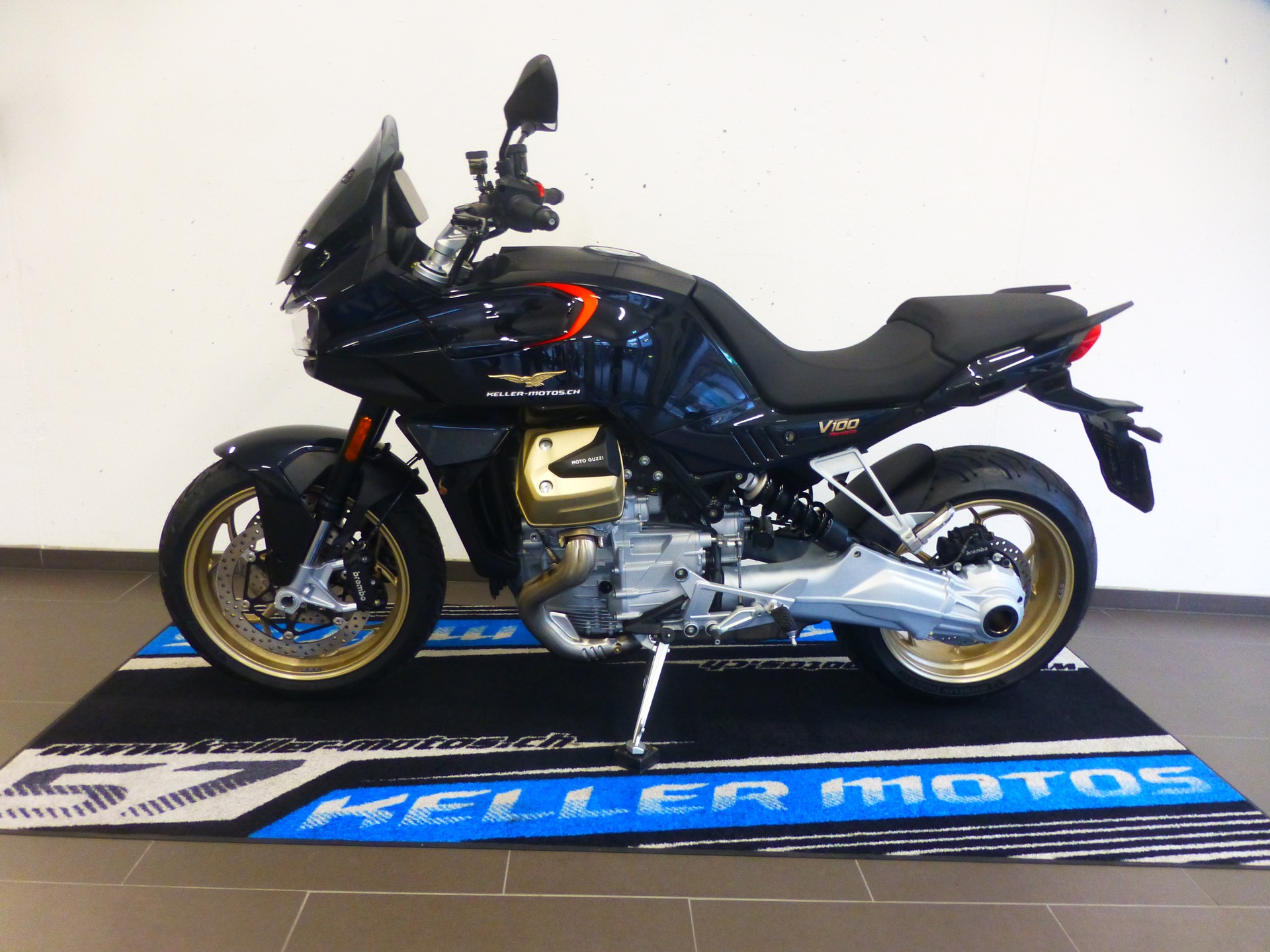 MOTO GUZZI V100 Mandello-showroom-element-1
