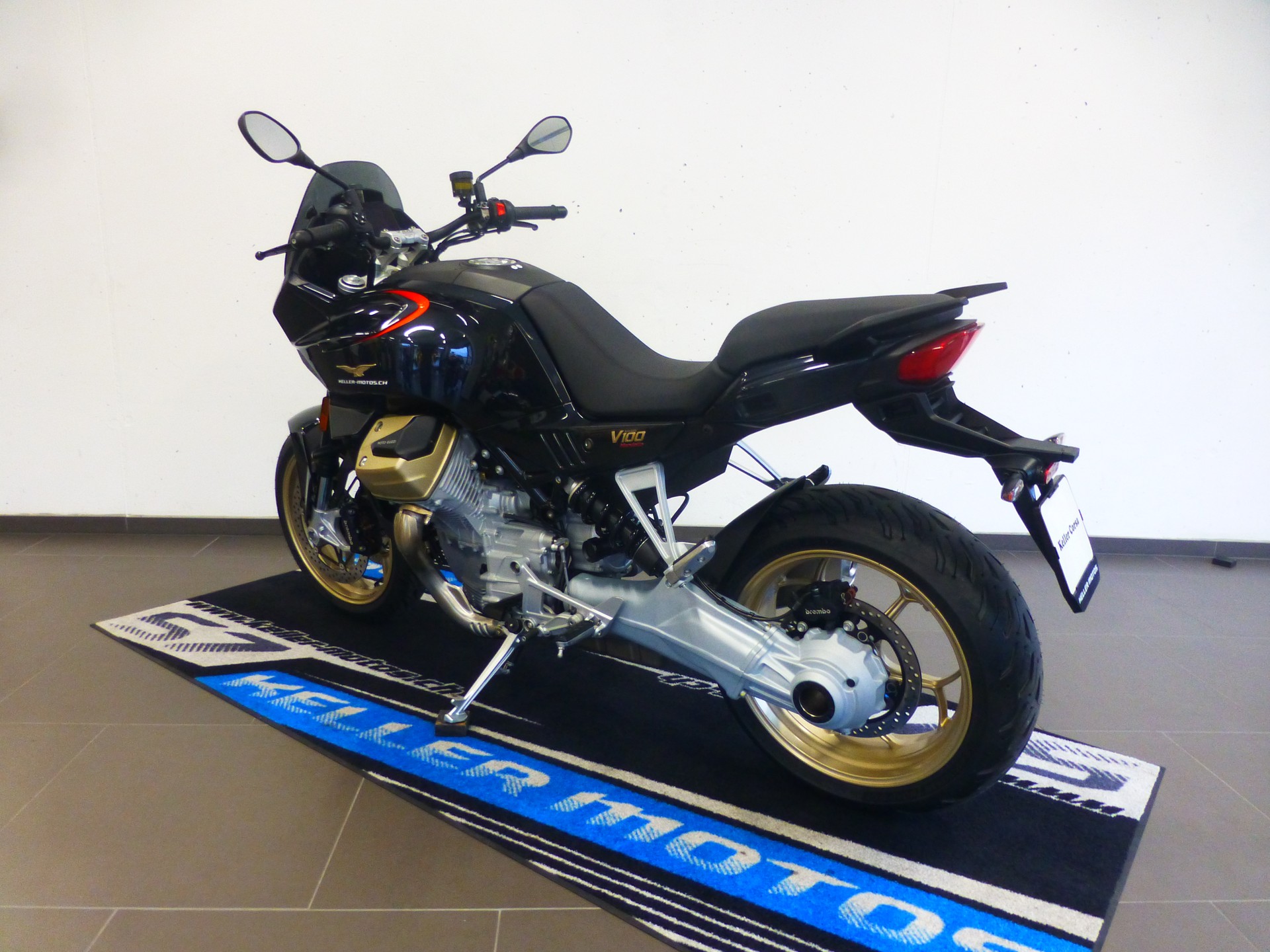 MOTO GUZZI V100 Mandello-showroom-element-3