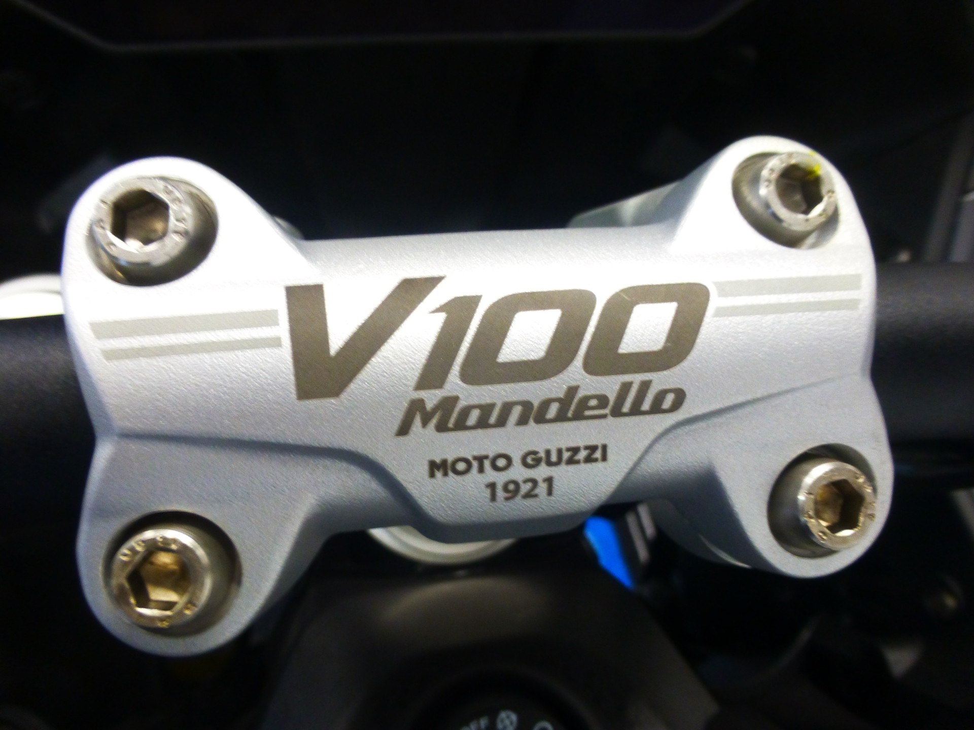 MOTO GUZZI V100 Mandello-image-12