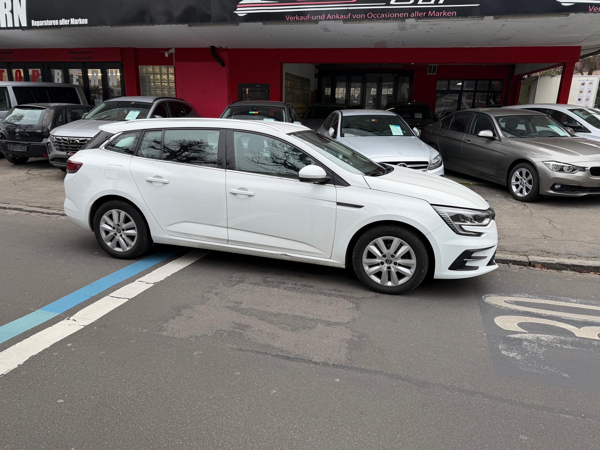 RENAULT Mégane Grandtour 1.5 dCi Business EDC-image-6