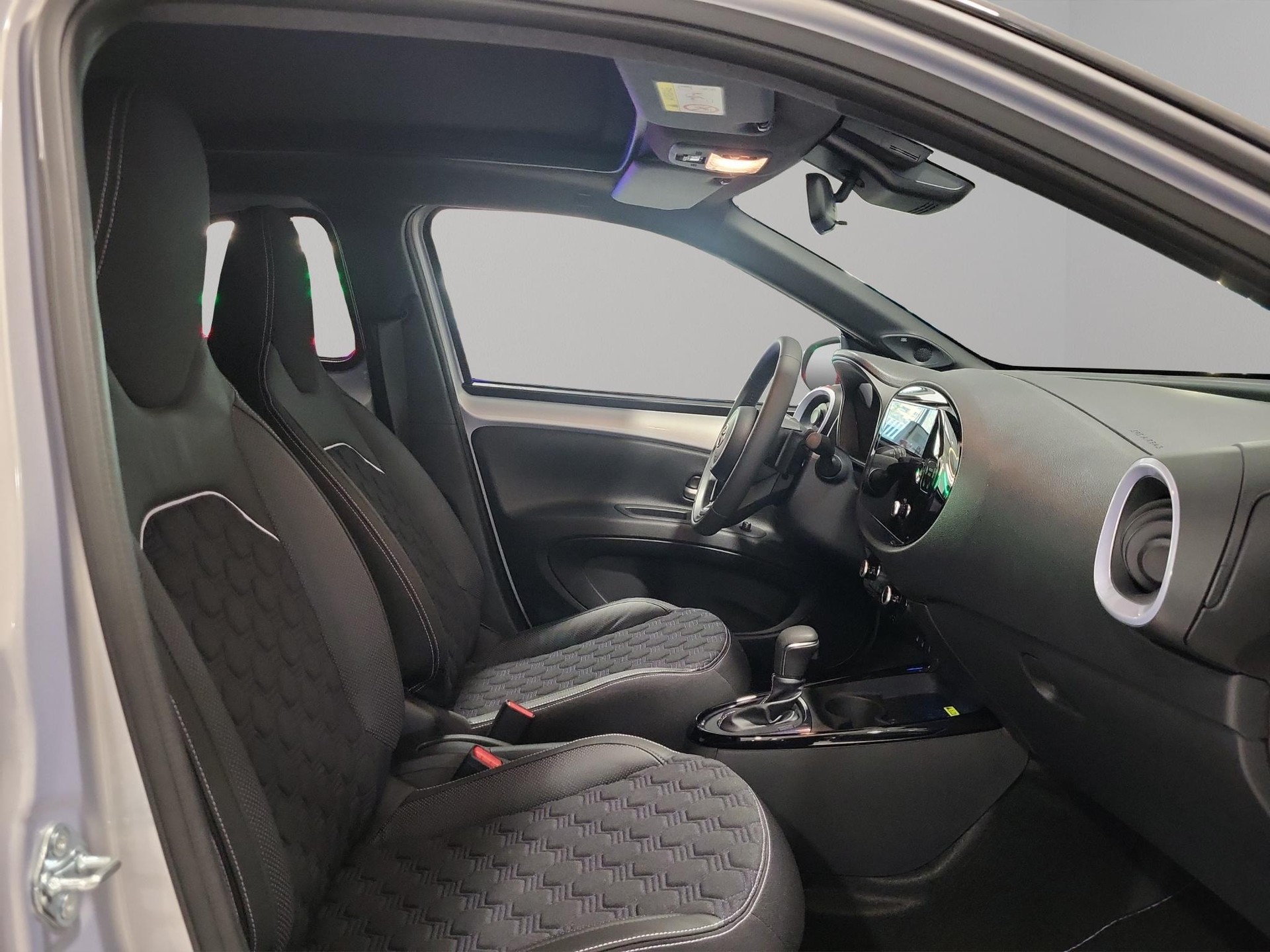 TOYOTA Aygo X 1.0 VVT-i JBL Edition-image-9
