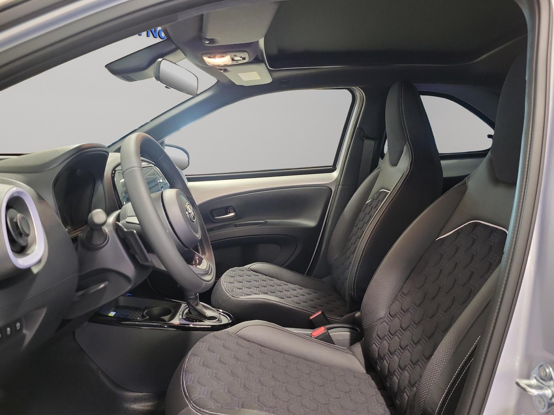 TOYOTA Aygo X 1.0 VVT-i JBL Edition-image-8