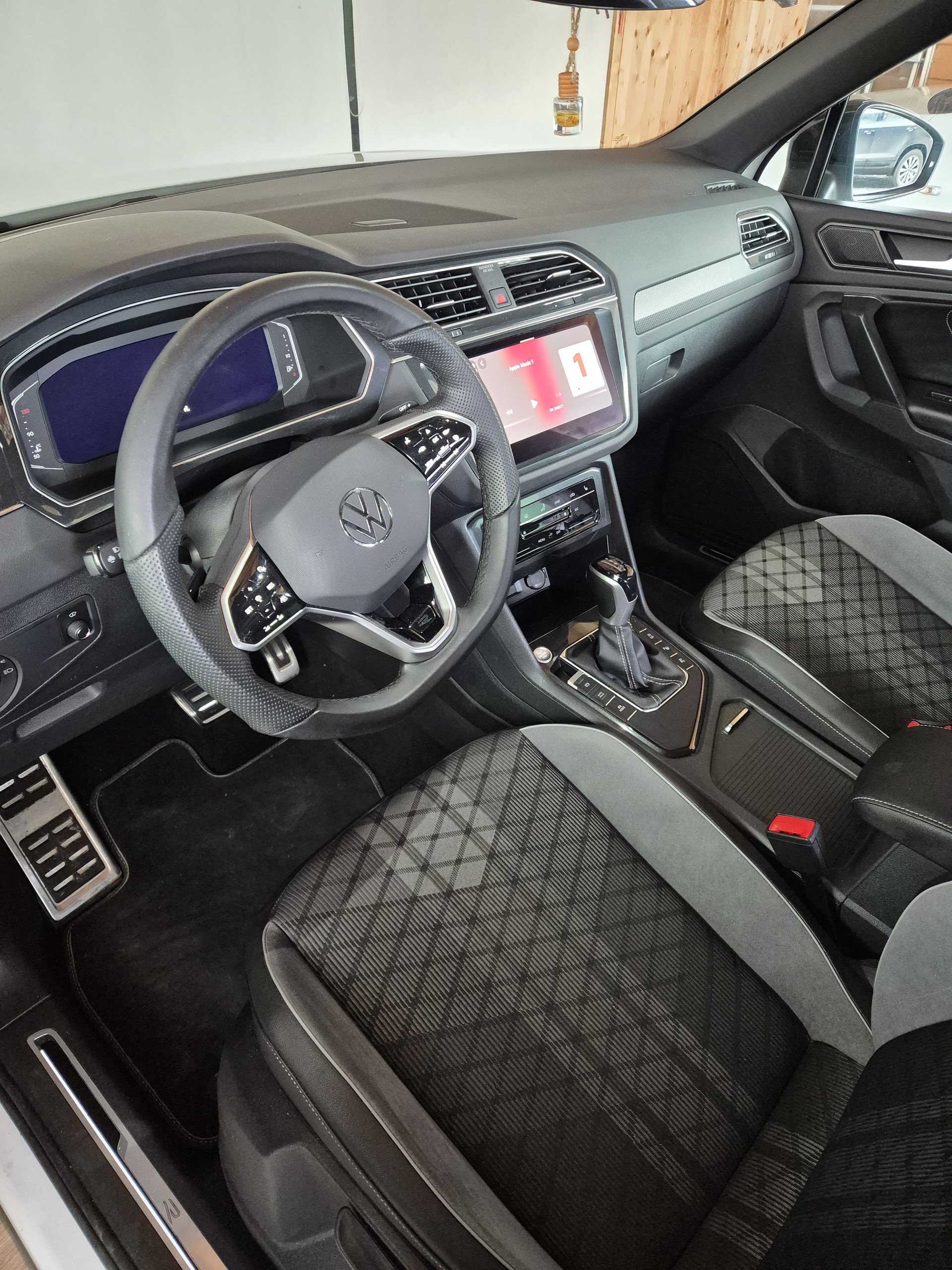 VW Tiguan 1.5TSI Evo R-Line DSG-image-2