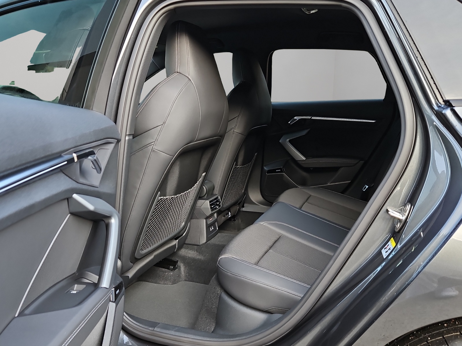 AUDI A3 Sportback TFSI e 200 kW S line Attraction S tronic-image-9