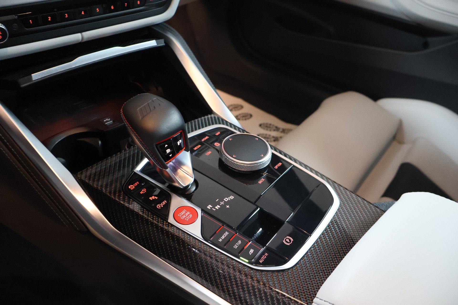 BMW M4 Coupé Competition M xDrive-image-12