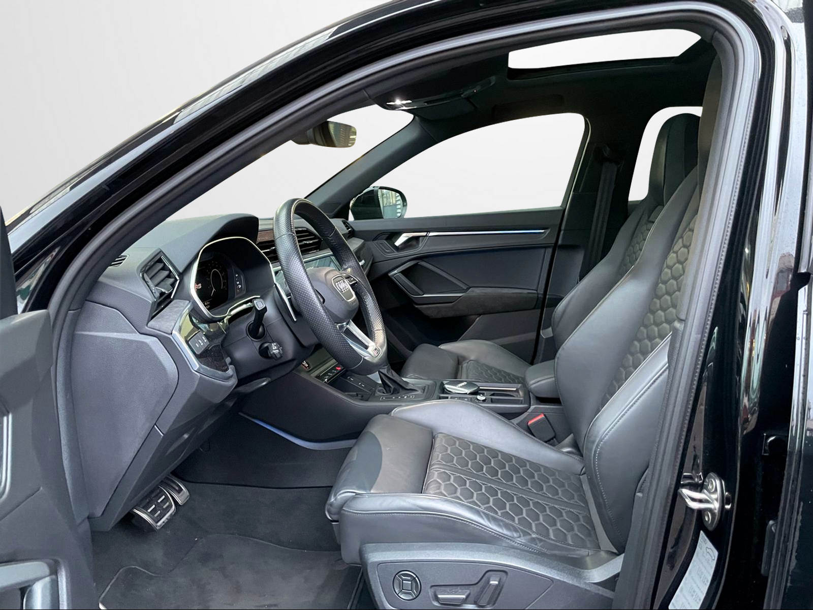 AUDI RS Q3 Sportback quattro S tronic-image-4