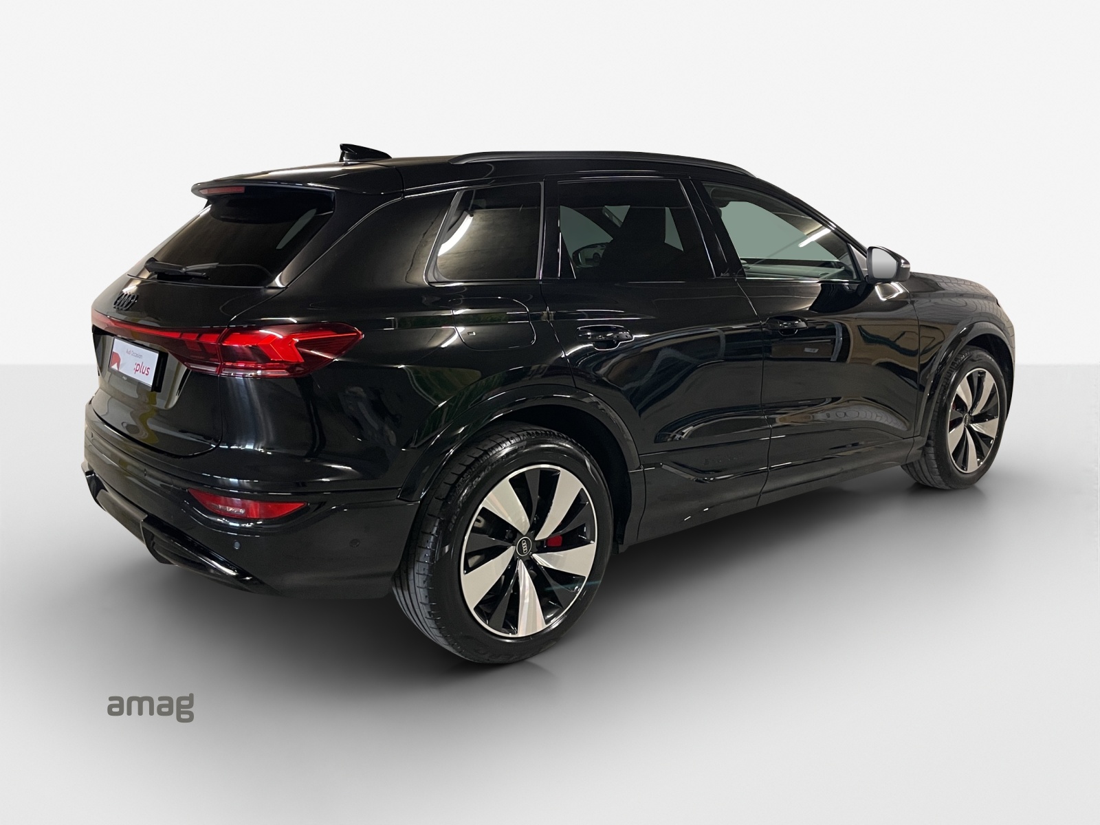 AUDI Q6 e-tron quattro-image-5