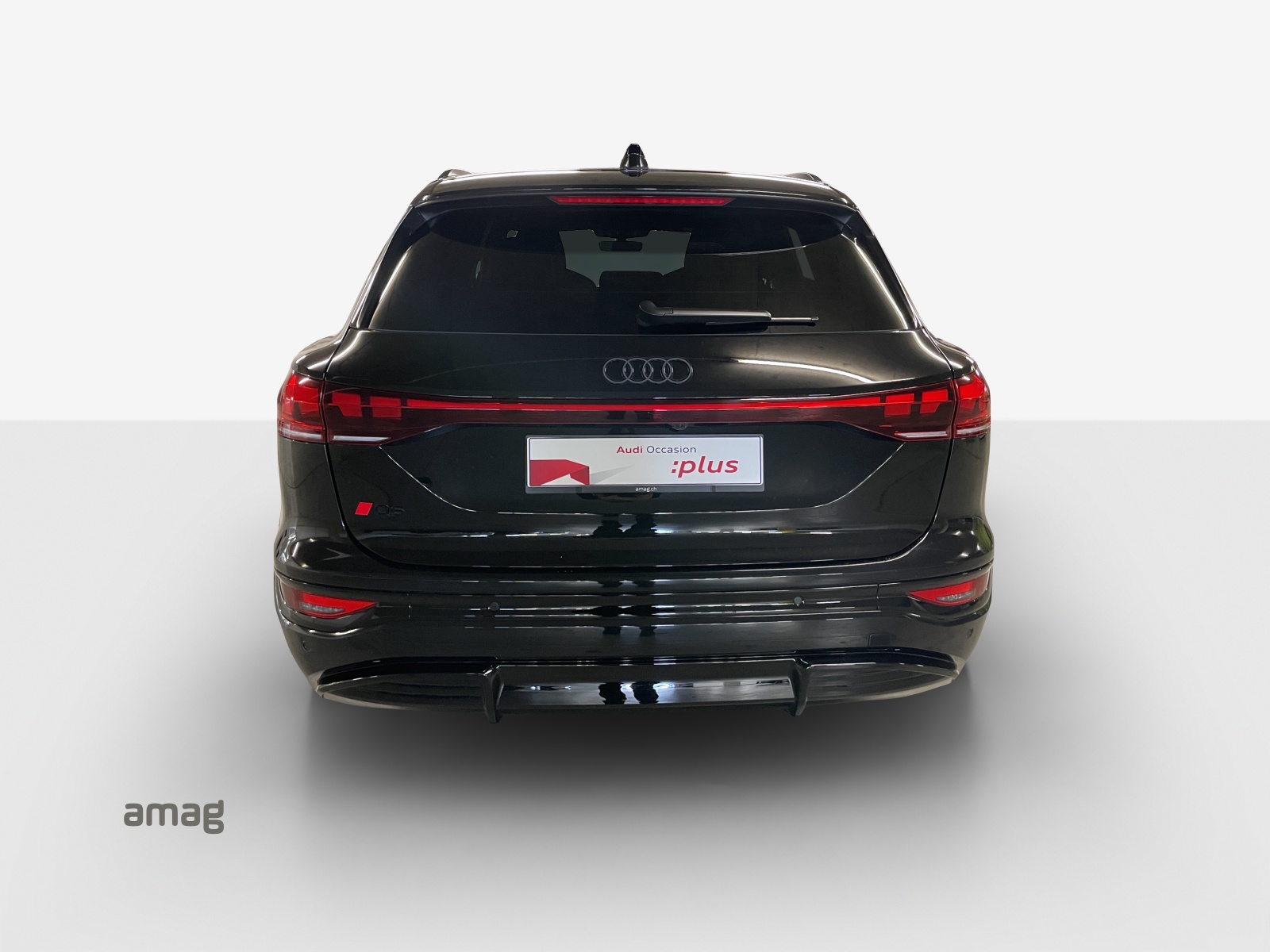 AUDI Q6 e-tron quattro-image-4