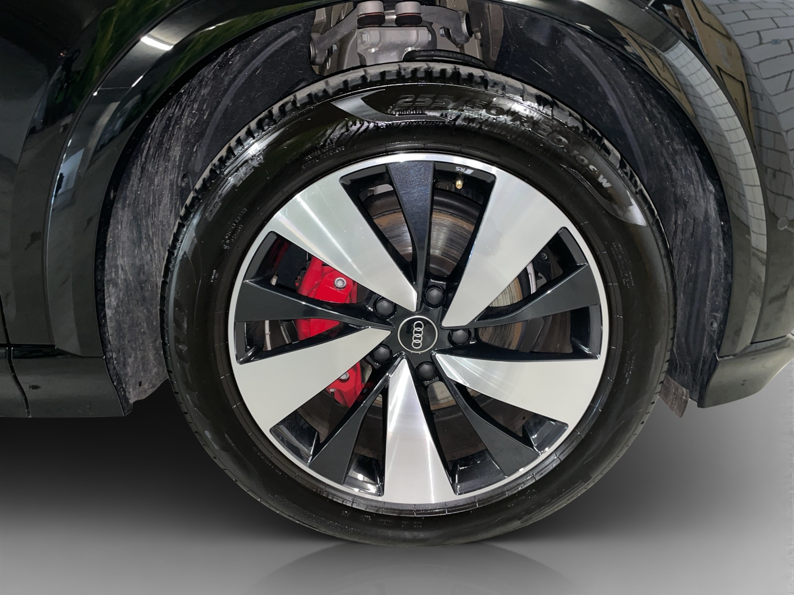 AUDI Q6 e-tron quattro-image-16