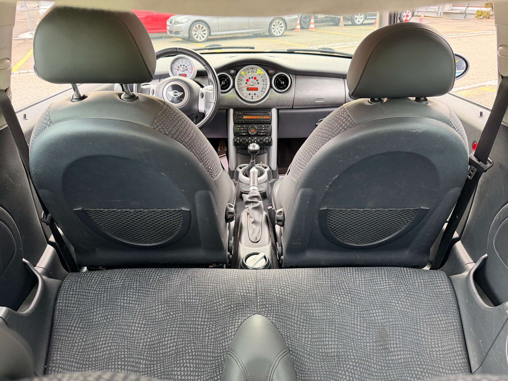 MINI COOPER 1.6 "LÄUFT GUT" LENKUNG NEU. MIT SERVICHEFT + 2 SCHLÜSSEL. ZUM AUFBEREITEN. PREIS NUR 1300.--image-4