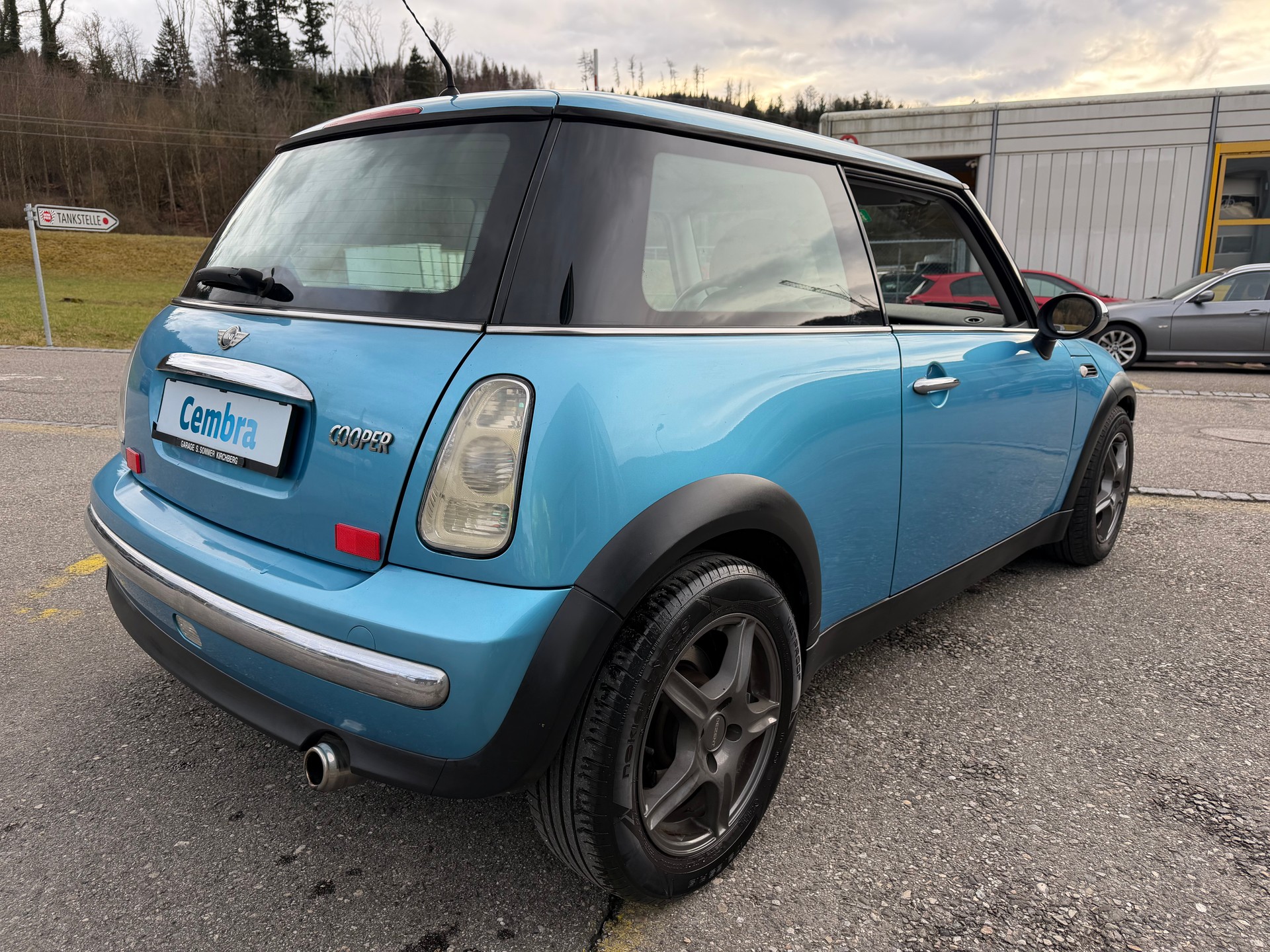 MINI COOPER 1.6 "LÄUFT GUT" LENKUNG NEU. MIT SERVICHEFT + 2 SCHLÜSSEL. ZUM AUFBEREITEN. PREIS NUR 1300.--showroom-element-1