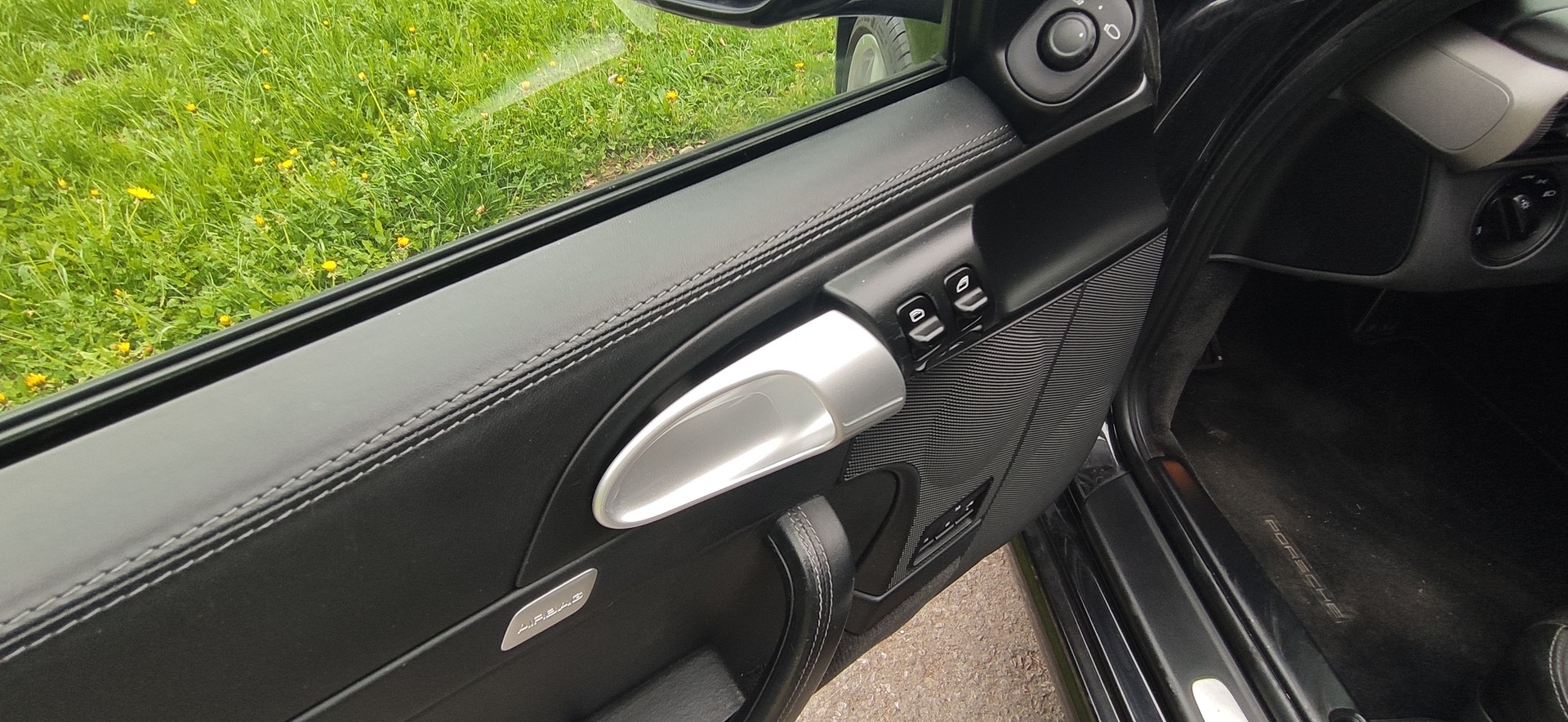 PORSCHE 911 Cabrio Carrera-image-9