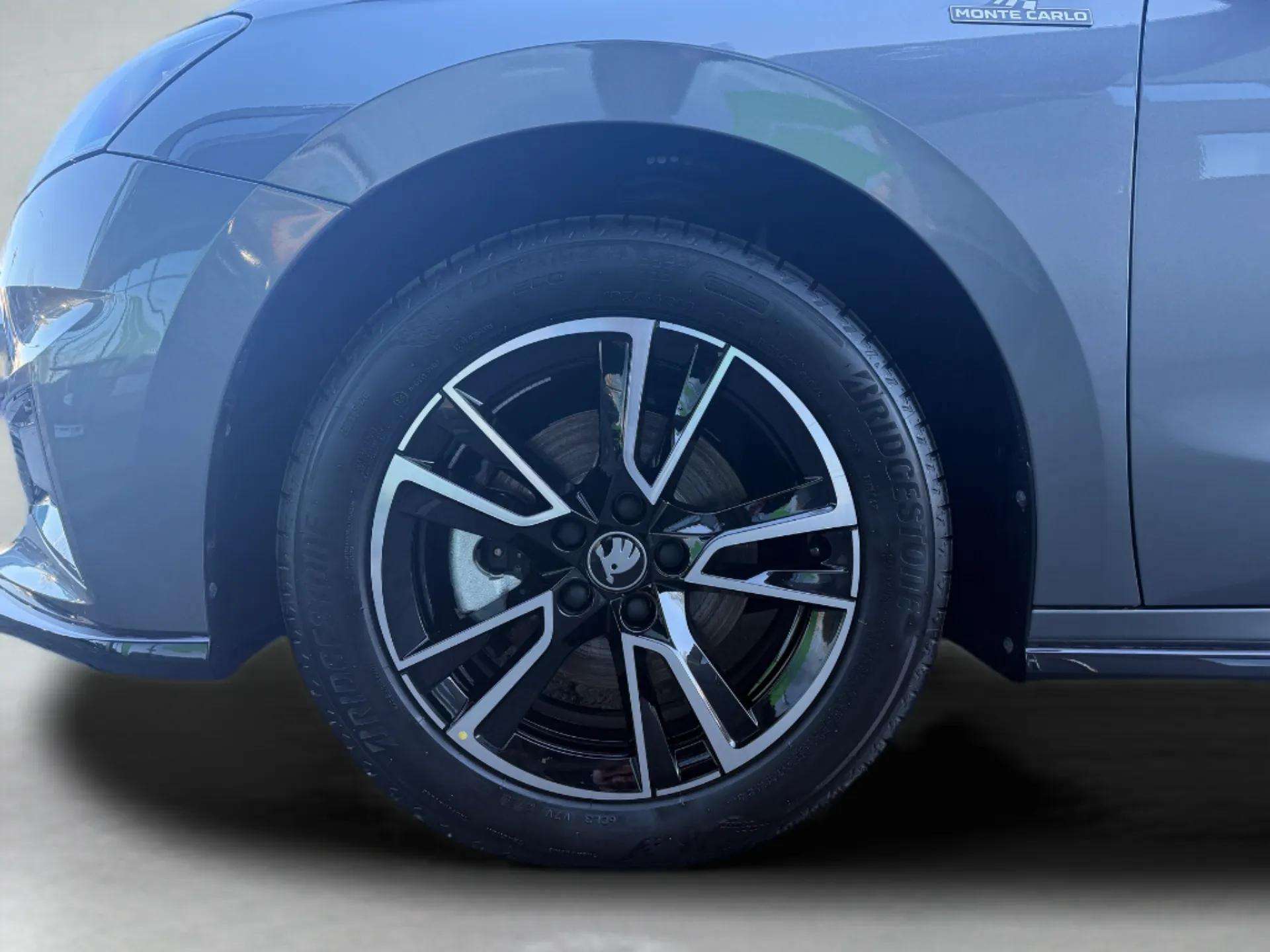 SKODA Fabia 1.0 TSI Monte Carlo DSG-image-9