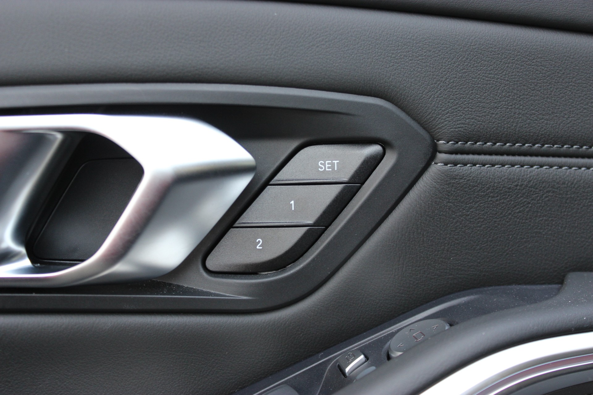 BMW M3 Competition M xDrive Touring Individual *OXFORDGRÜN METALLIC*-image-8