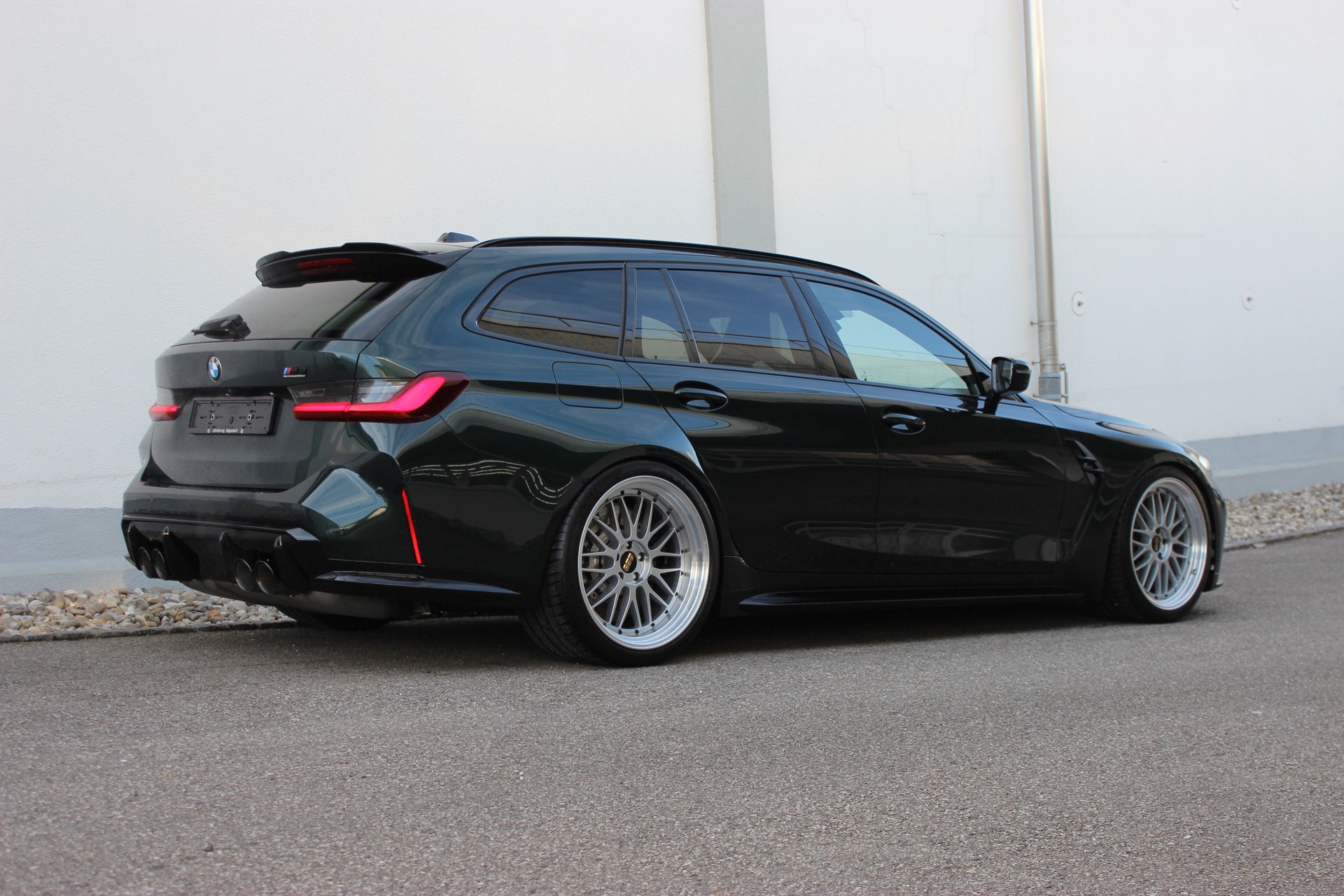 BMW M3 Competition M xDrive Touring Individual *OXFORDGRÜN METALLIC*-image-0