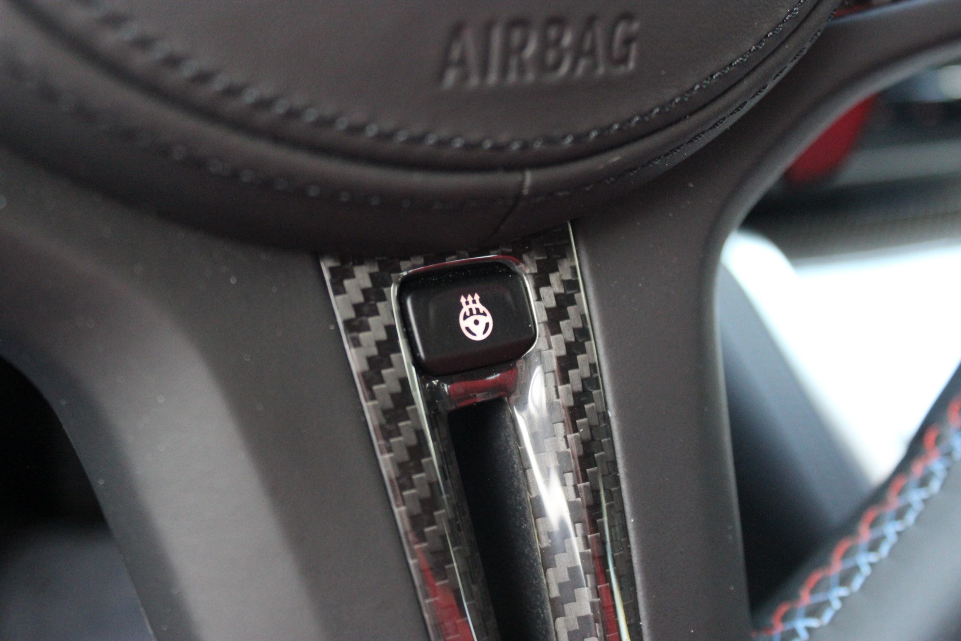 BMW M3 Competition M xDrive Touring Individual *OXFORDGRÜN METALLIC*-image-12