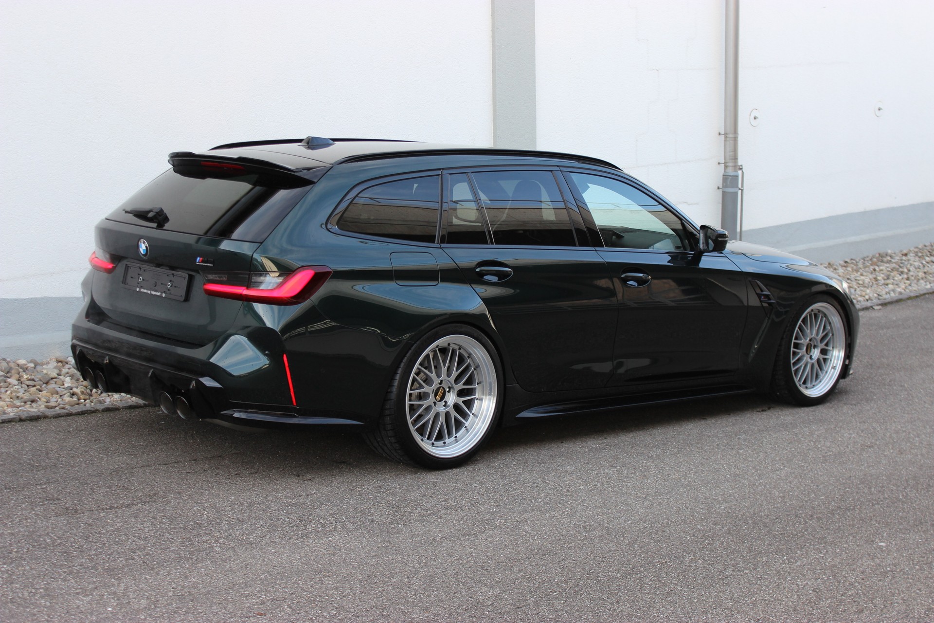 BMW M3 Competition M xDrive Touring Individual *OXFORDGRÜN METALLIC*-image-5