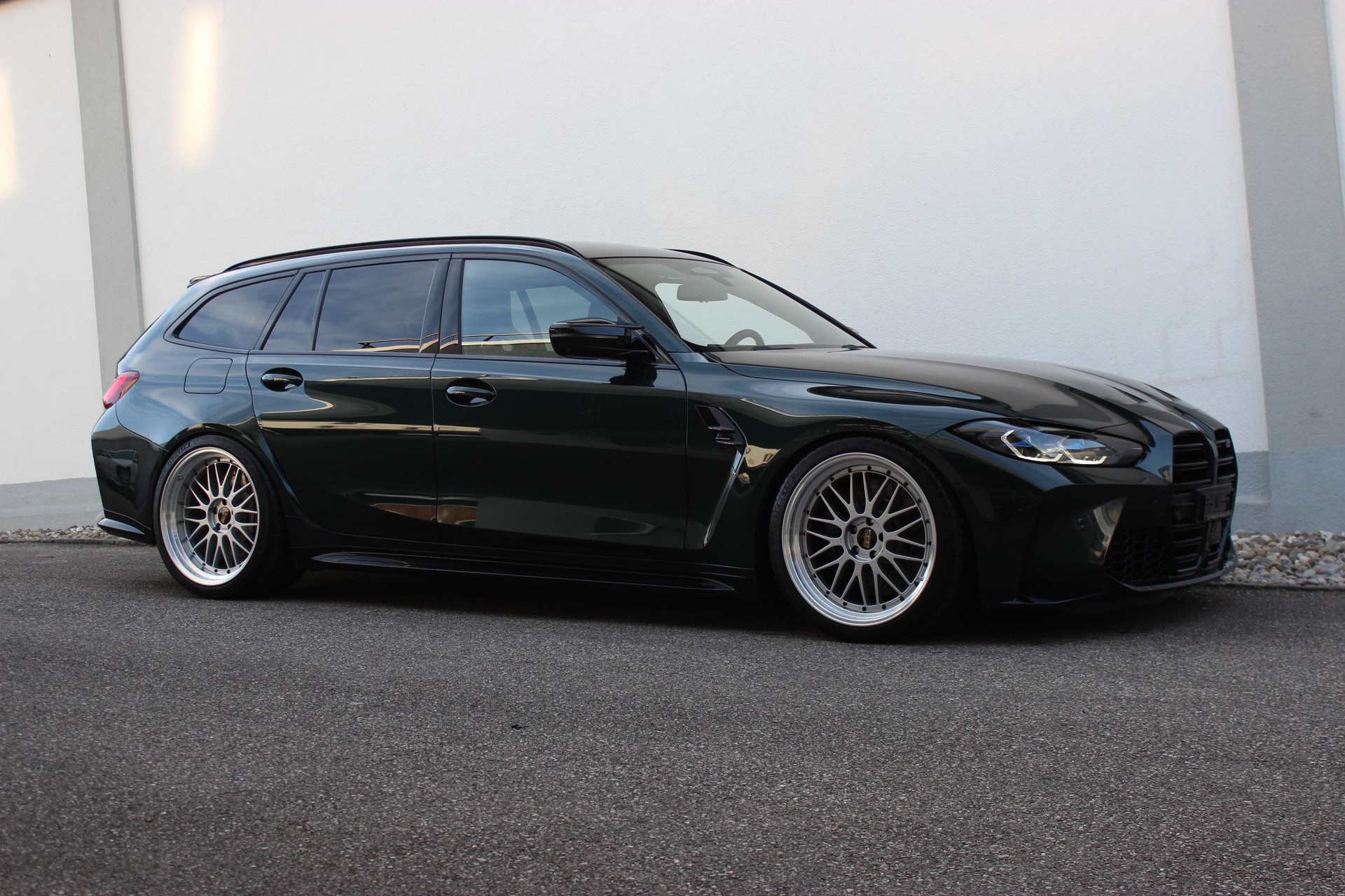 BMW M3 Competition M xDrive Touring Individual *OXFORDGRÜN METALLIC*-image-4