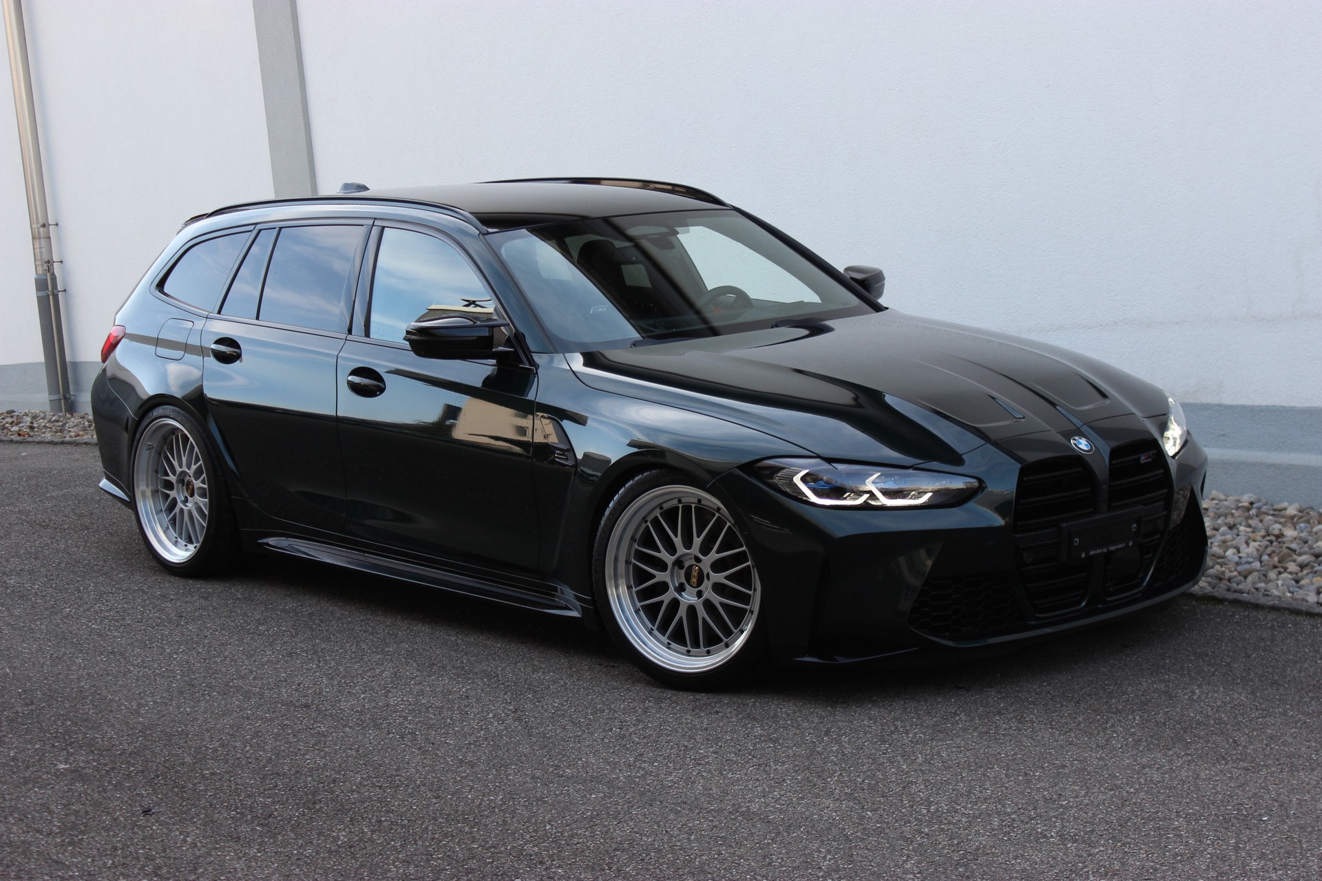BMW M3 Competition M xDrive Touring Individual *OXFORDGRÜN METALLIC*-image-2