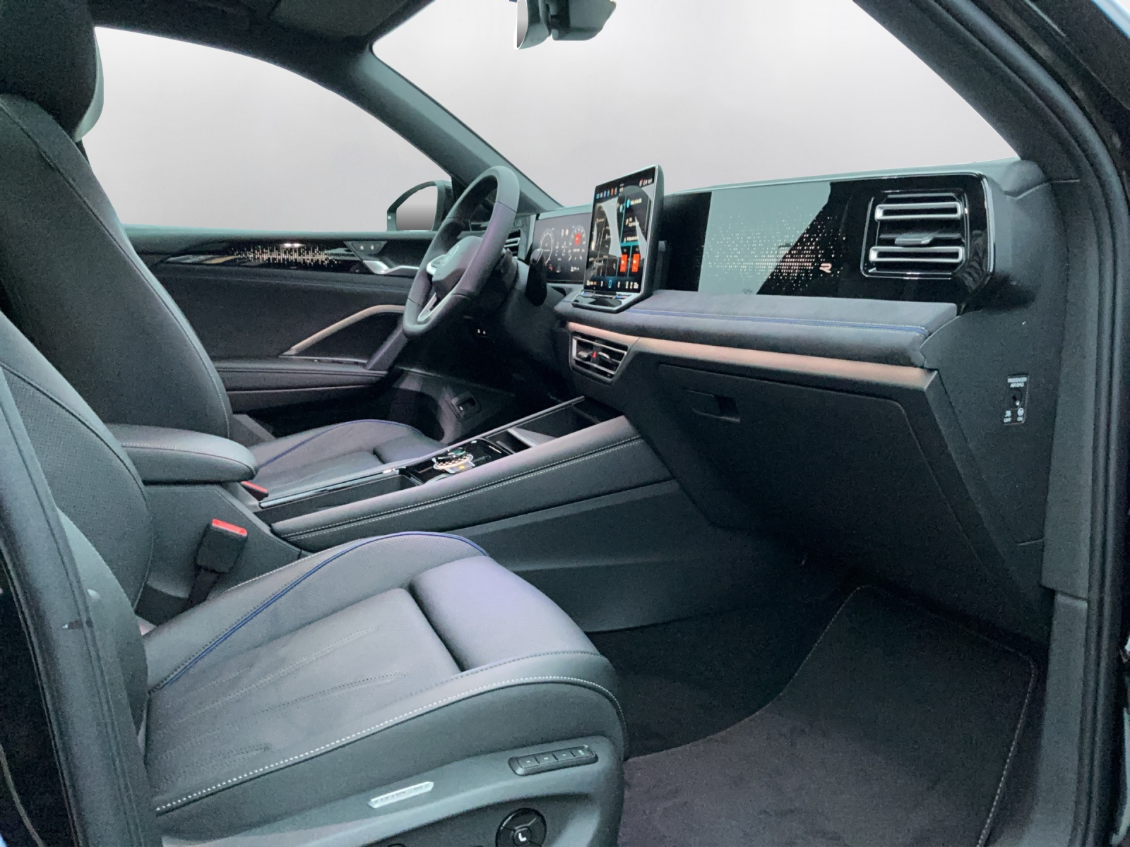 VW Tiguan 2.0 TSI DSG R-Line Plus 4Motion-image-13