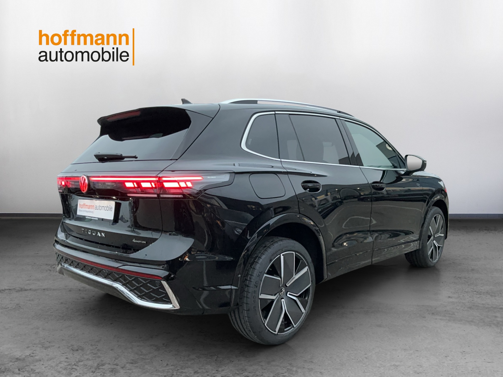VW Tiguan 2.0 TSI DSG R-Line Plus 4Motion-image-3