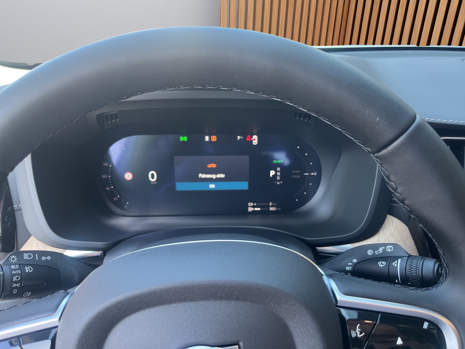 VOLVO XC60 2.0 T6 TE Ultra Dark eAWD-image-12