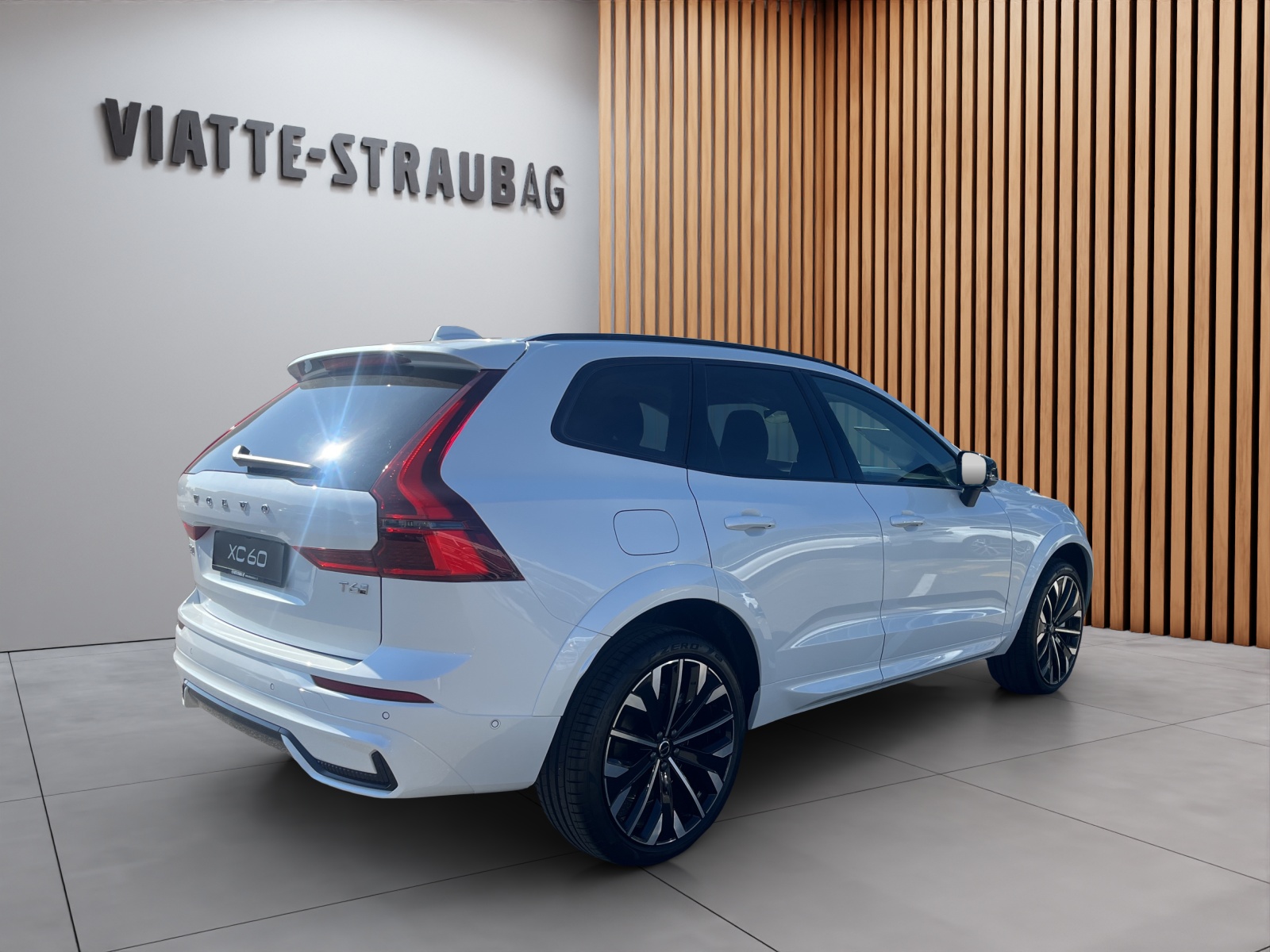 VOLVO XC60 2.0 T6 TE Ultra Dark eAWD-image-4