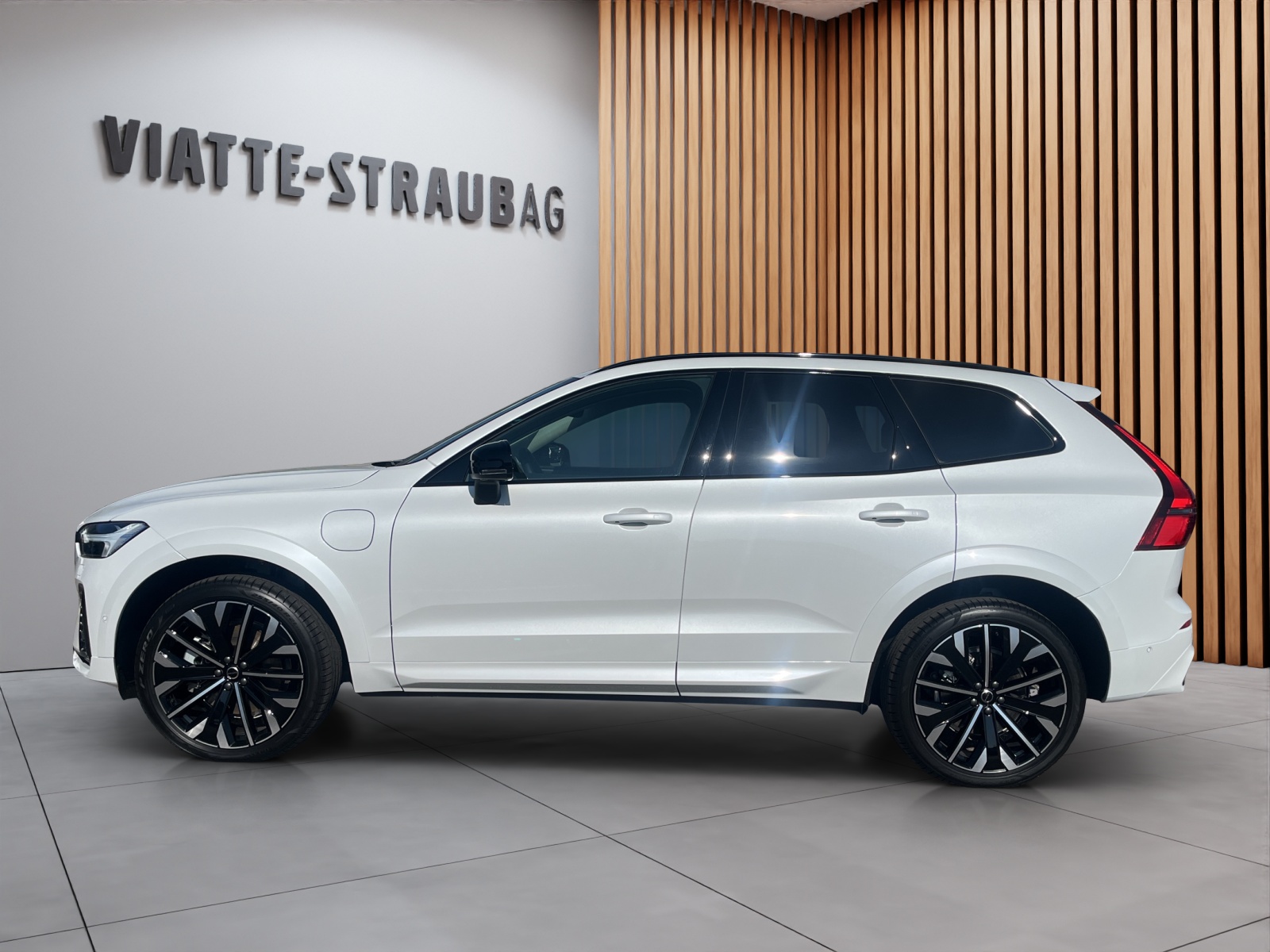 VOLVO XC60 2.0 T6 TE Ultra Dark eAWD-image-1