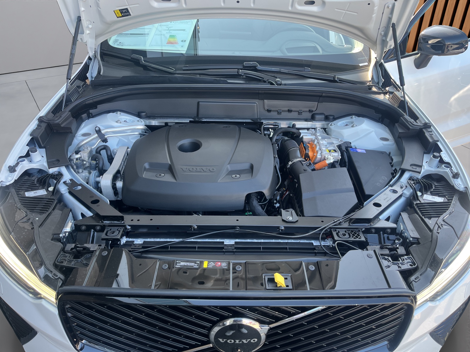 VOLVO XC60 2.0 T6 TE Ultra Dark eAWD-image-18