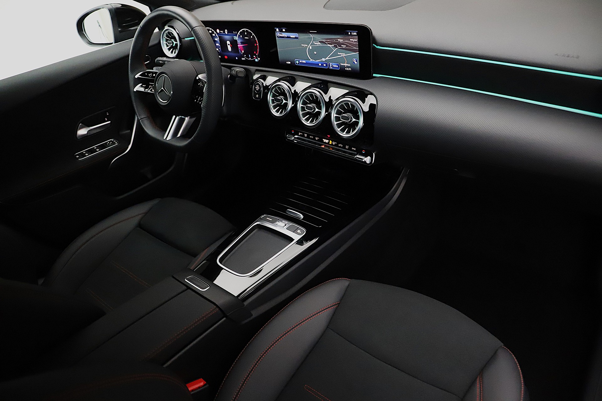 MERCEDES-BENZ A 200 d 8G-DCT AMG Line Advance Plus-image-6