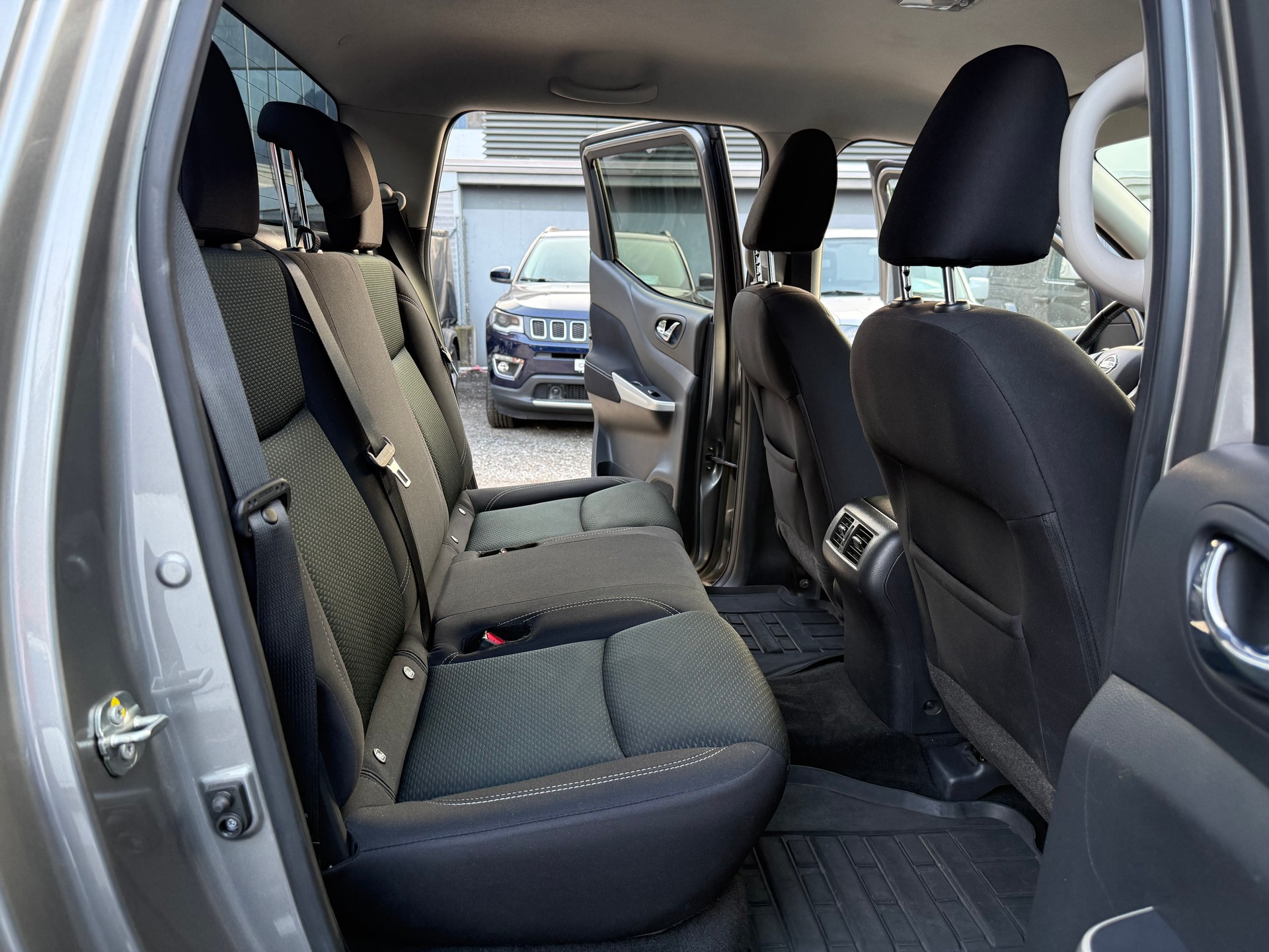 NISSAN Navara Double Cab Tekna 2.3 dCi 4WD-image-9