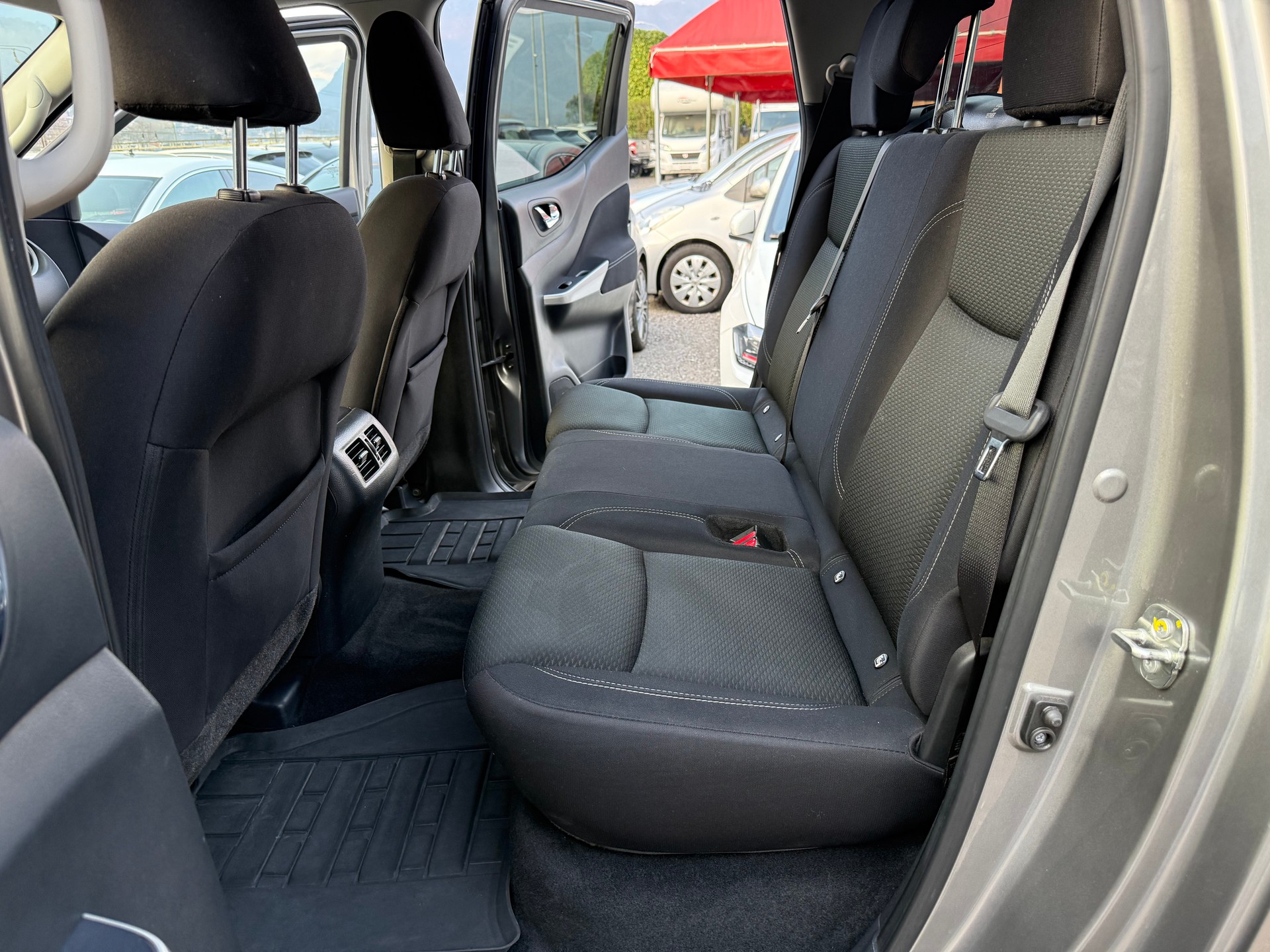 NISSAN Navara Double Cab Tekna 2.3 dCi 4WD-image-7
