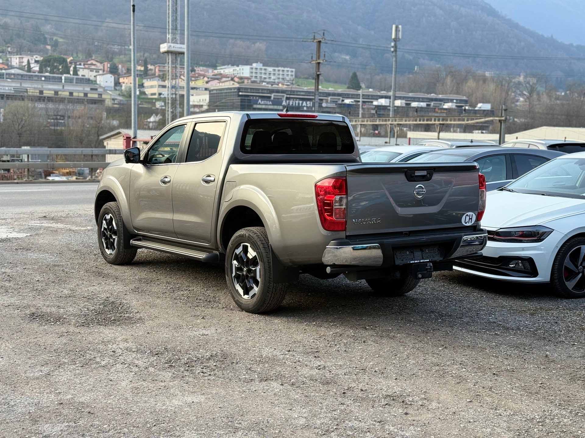 NISSAN Navara Double Cab Tekna 2.3 dCi 4WD-image-2