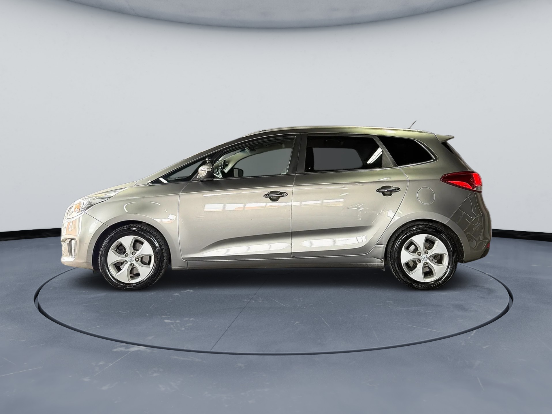 KIA Carens 1.7 CRDi Trend DCT-image-2