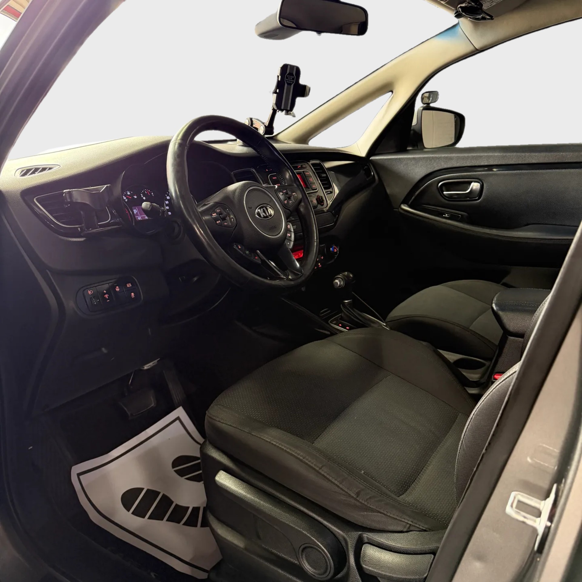 KIA Carens 1.7 CRDi Trend DCT-image-6