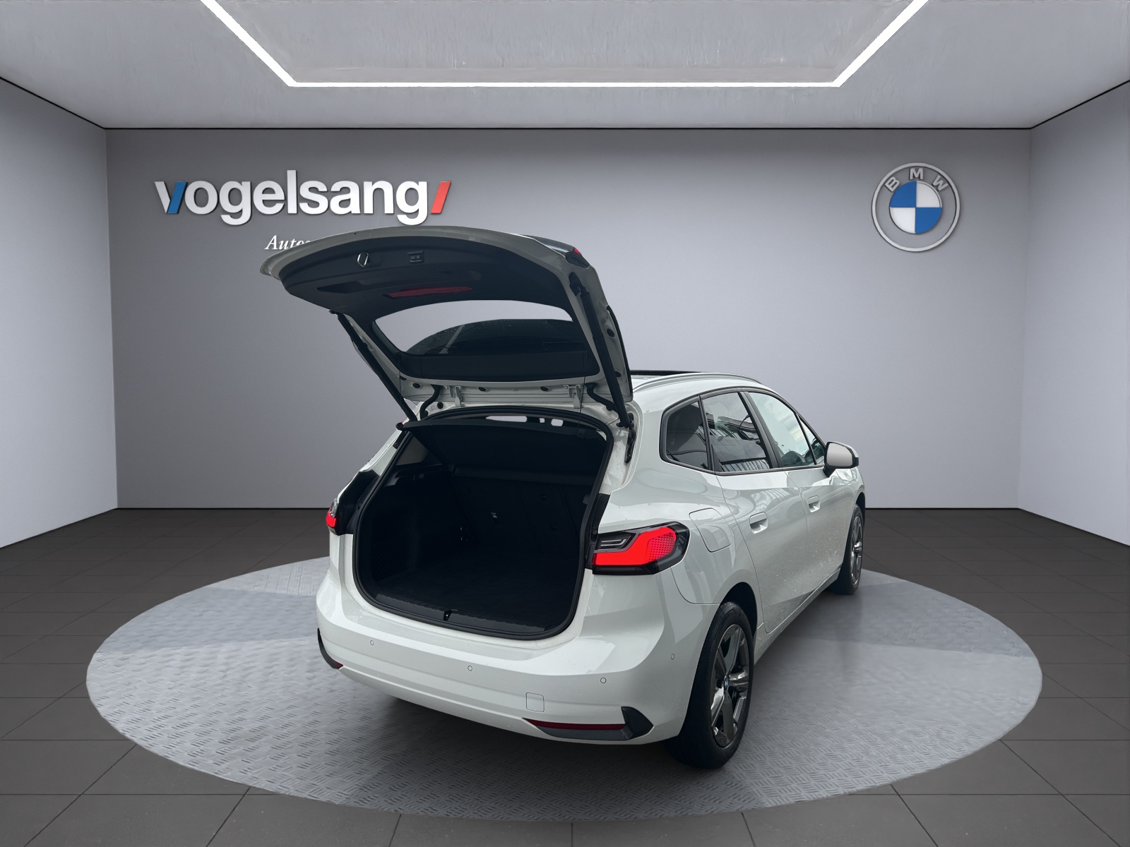 BMW 223d Active Tourer xDrive DKG-image-8