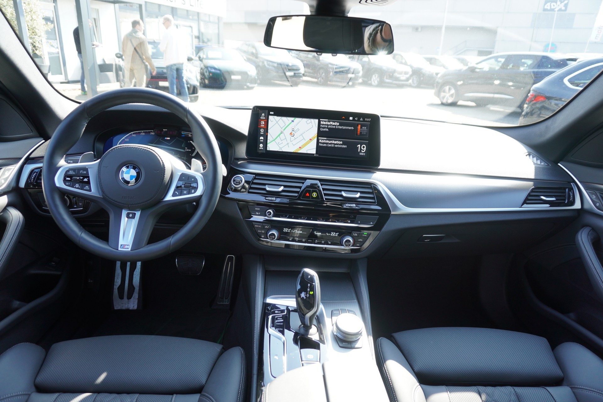 BMW 520d xDrive 48V Touring M Sport Steptronic-image-16