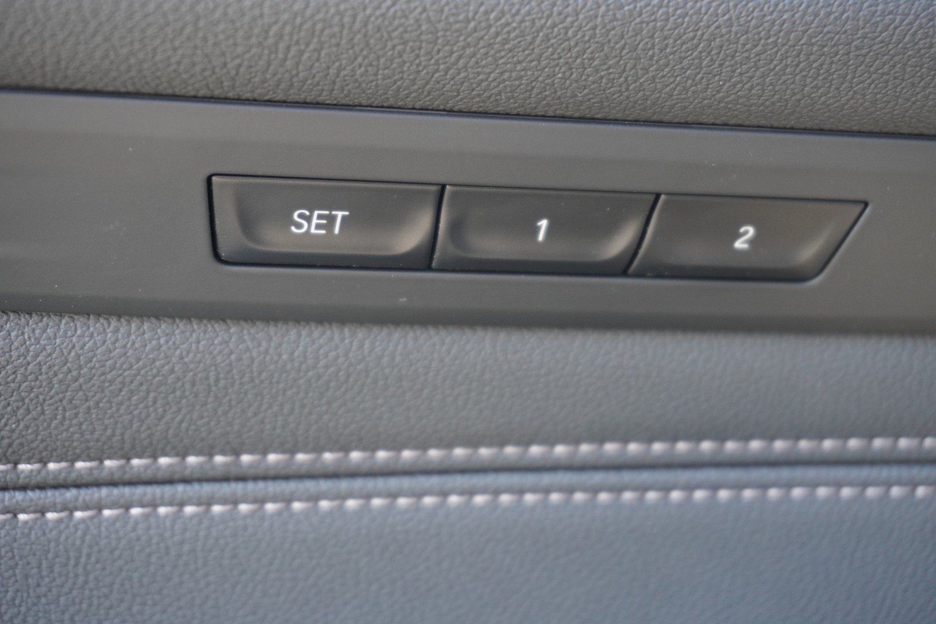 BMW 520d xDrive 48V Touring M Sport Steptronic-image-32