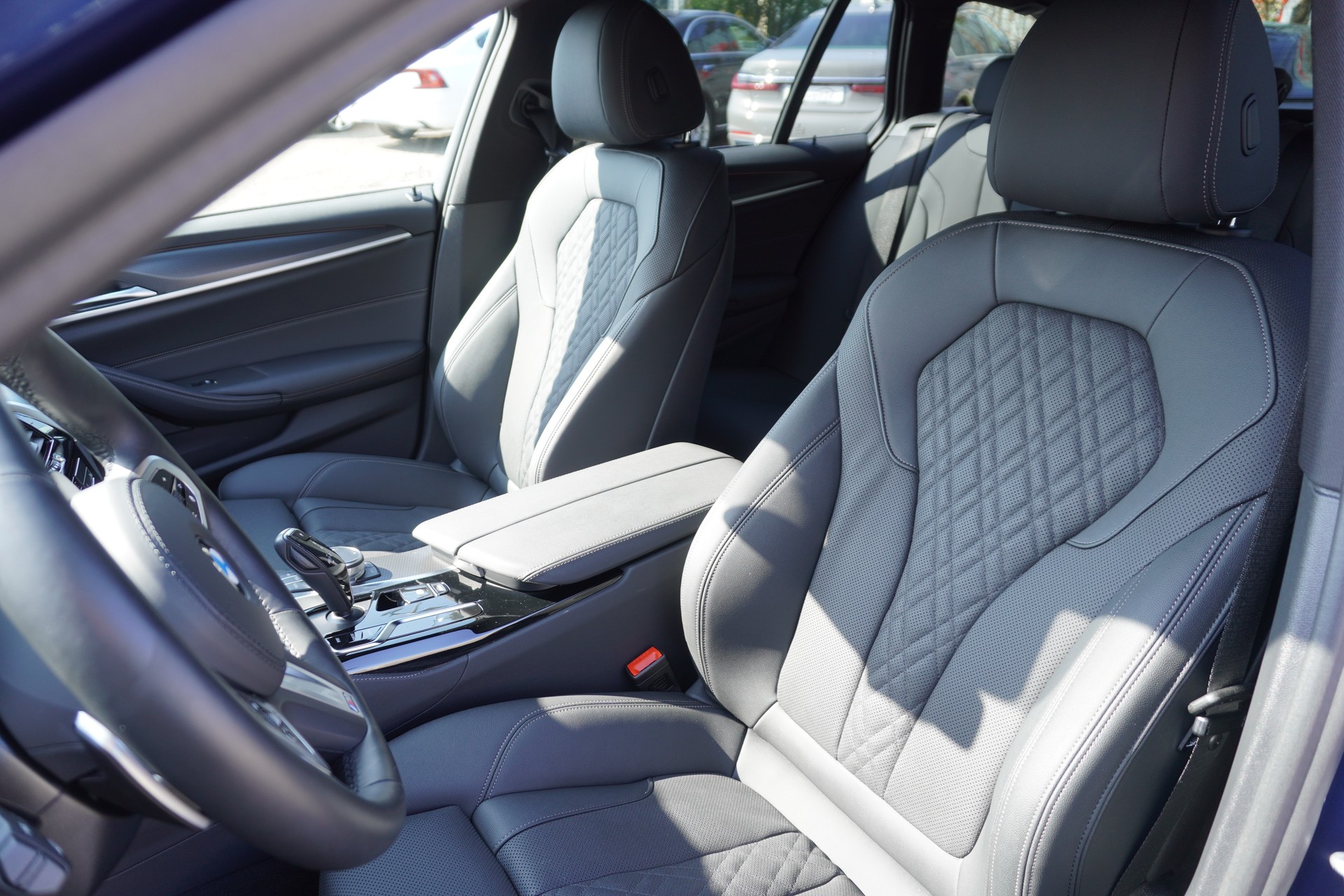 BMW 520d xDrive 48V Touring M Sport Steptronic-image-14